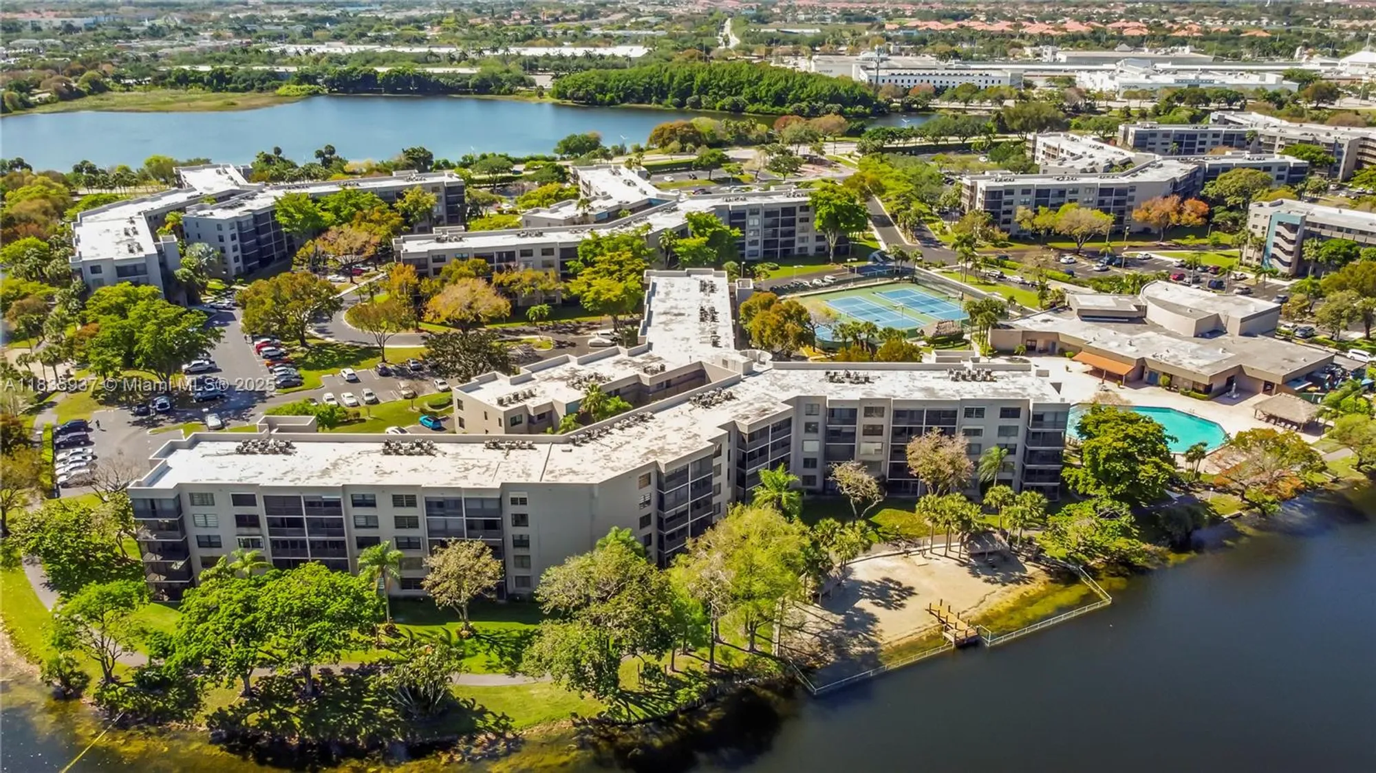 Property Slideshow image 17 of 26 | 1001 colony point cir 419, Pembroke Pines, FL, 33026