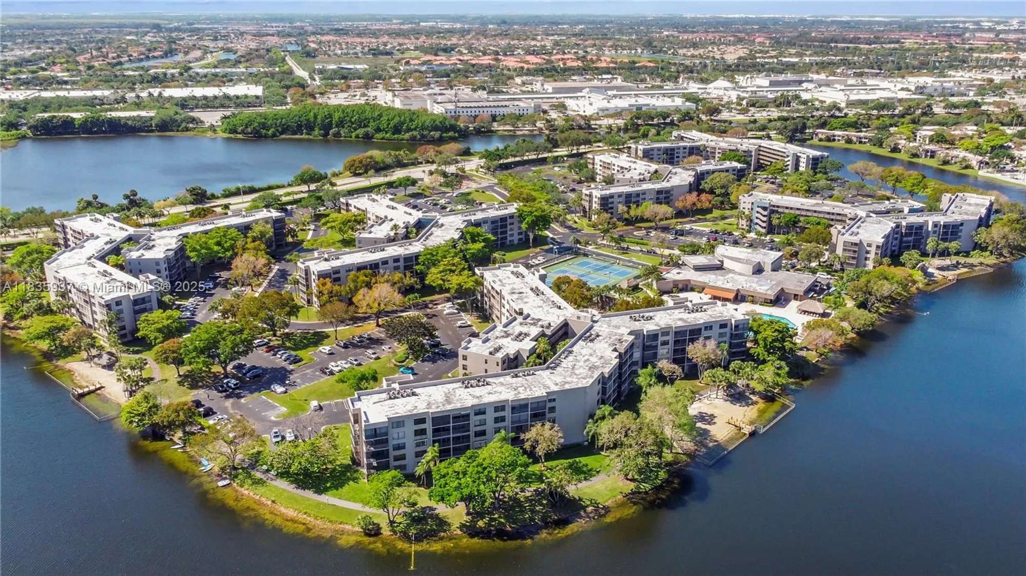 Property Slideshow image 18 of 26 | 1001 colony point cir 419, Pembroke Pines, FL, 33026