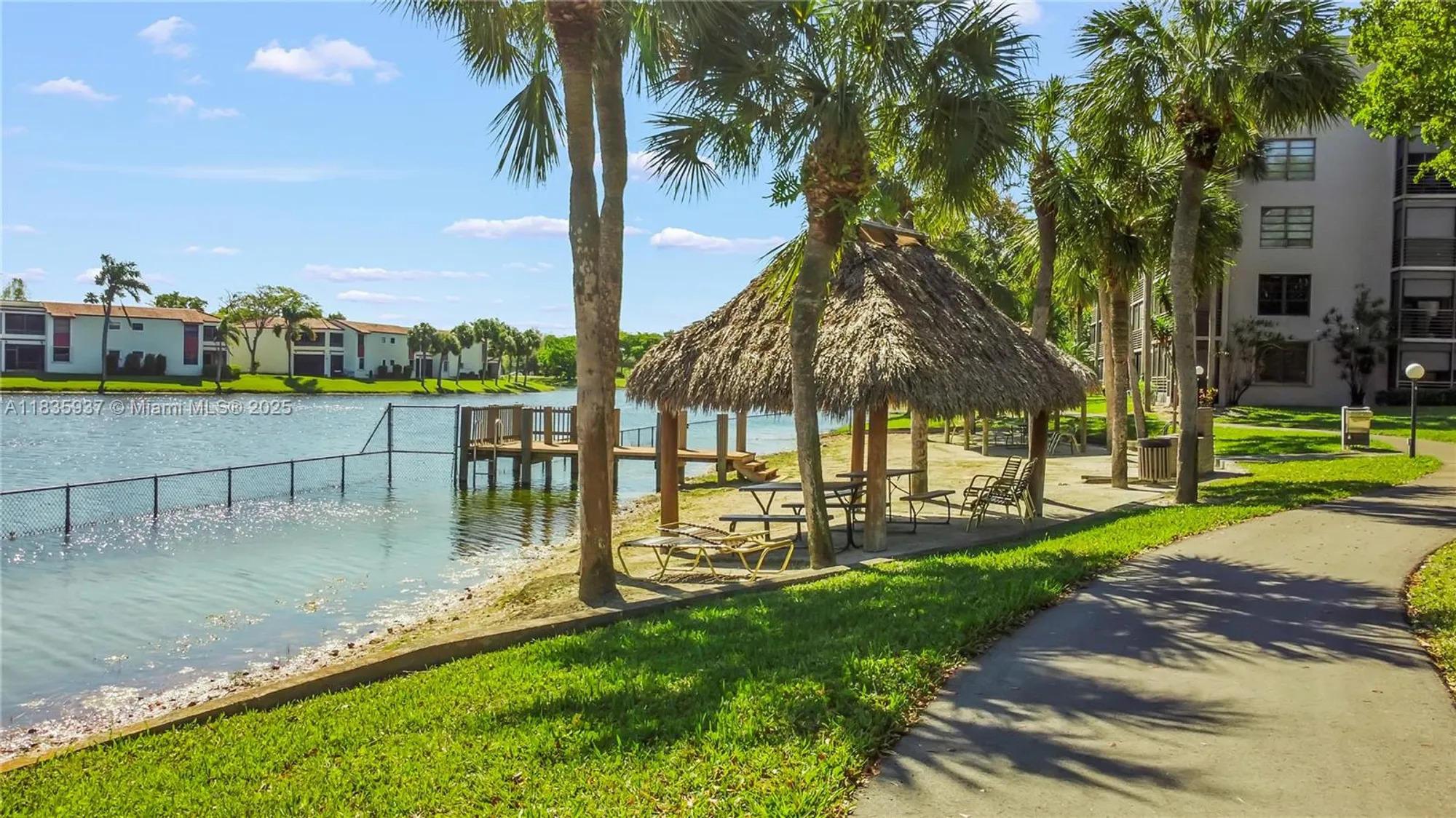 Property Slideshow image 24 of 26 | 1001 colony point cir 419, Pembroke Pines, FL, 33026