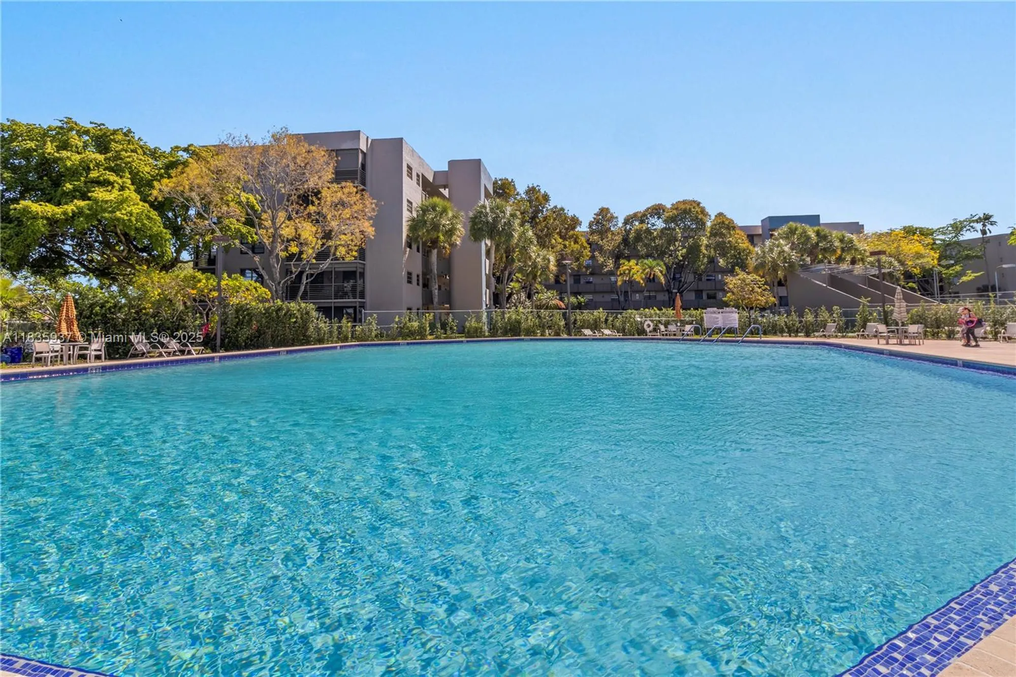 Property Slideshow image 21 of 26 | 1001 colony point cir 419, Pembroke Pines, FL, 33026