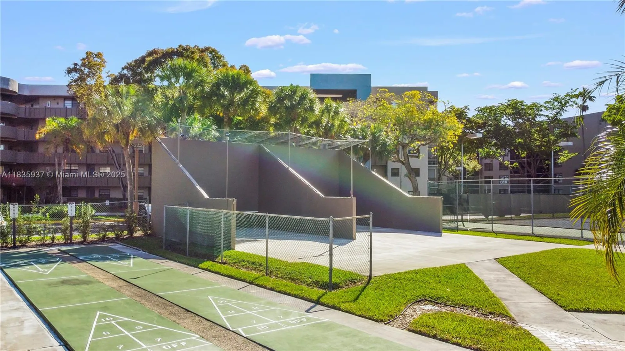 Property Slideshow image 22 of 26 | 1001 colony point cir 419, Pembroke Pines, FL, 33026