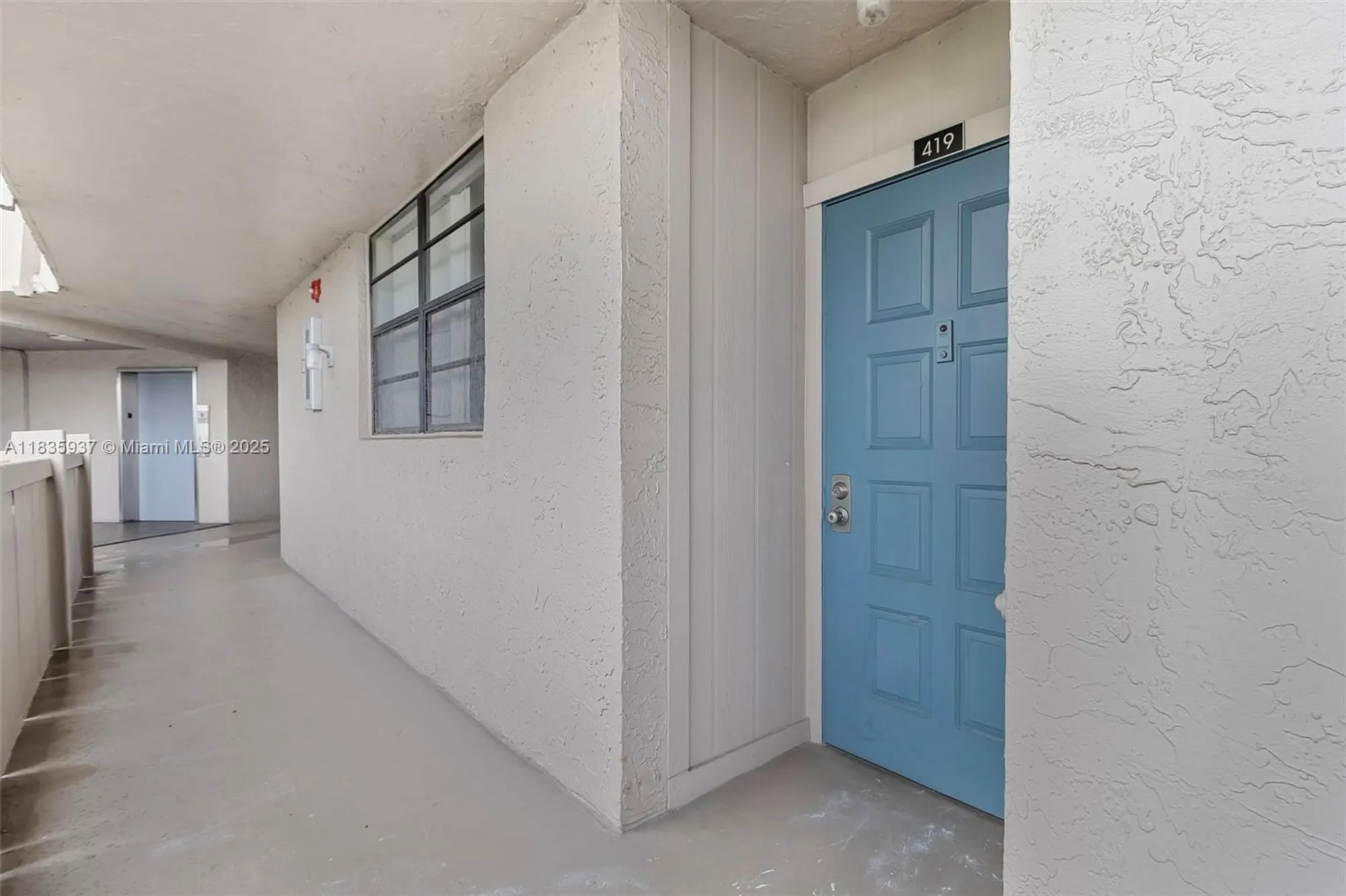 Property Slideshow image 3 of 26 | 1001 colony point cir 419, Pembroke Pines, FL, 33026