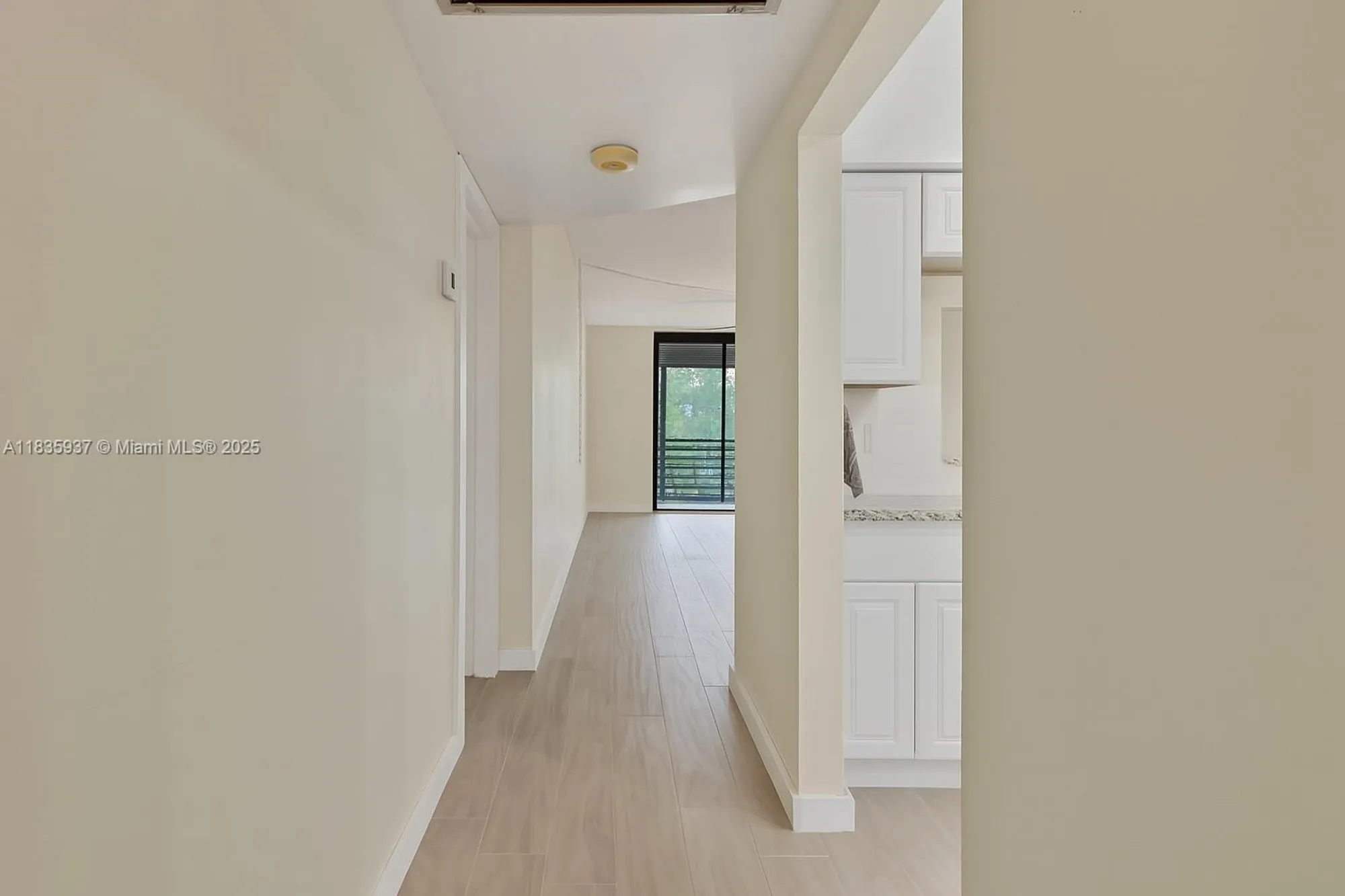 Property Slideshow image 5 of 26 | 1001 colony point cir 419, Pembroke Pines, FL, 33026