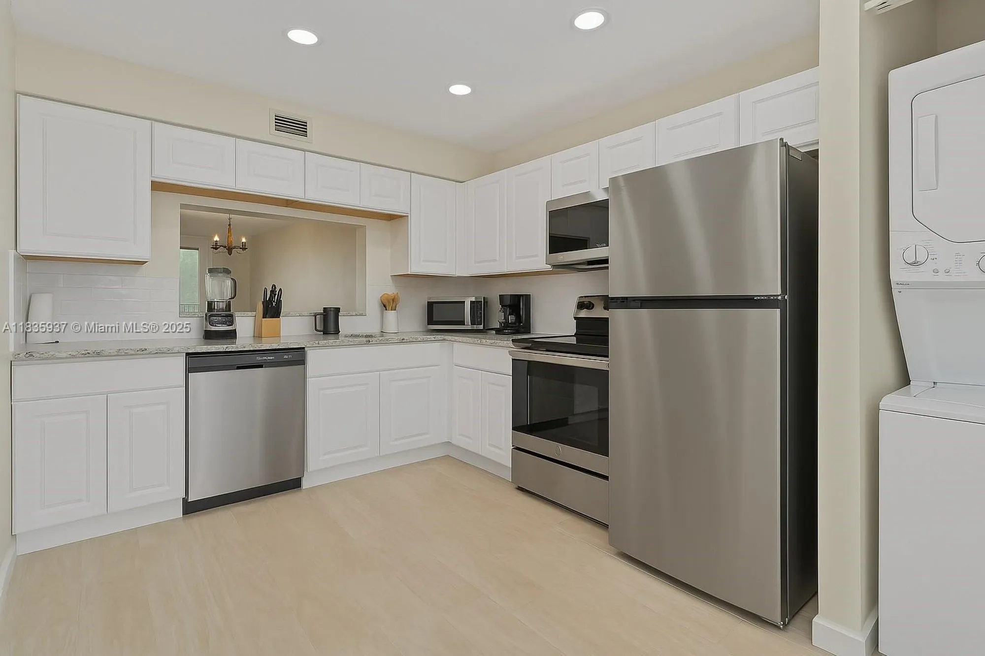 Property Slideshow image 6 of 26 | 1001 colony point cir 419, Pembroke Pines, FL, 33026