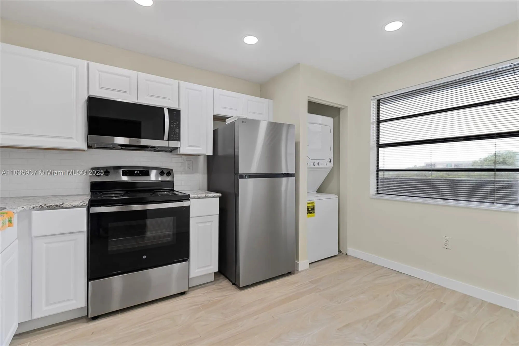 Property Slideshow image 7 of 26 | 1001 colony point cir 419, Pembroke Pines, FL, 33026