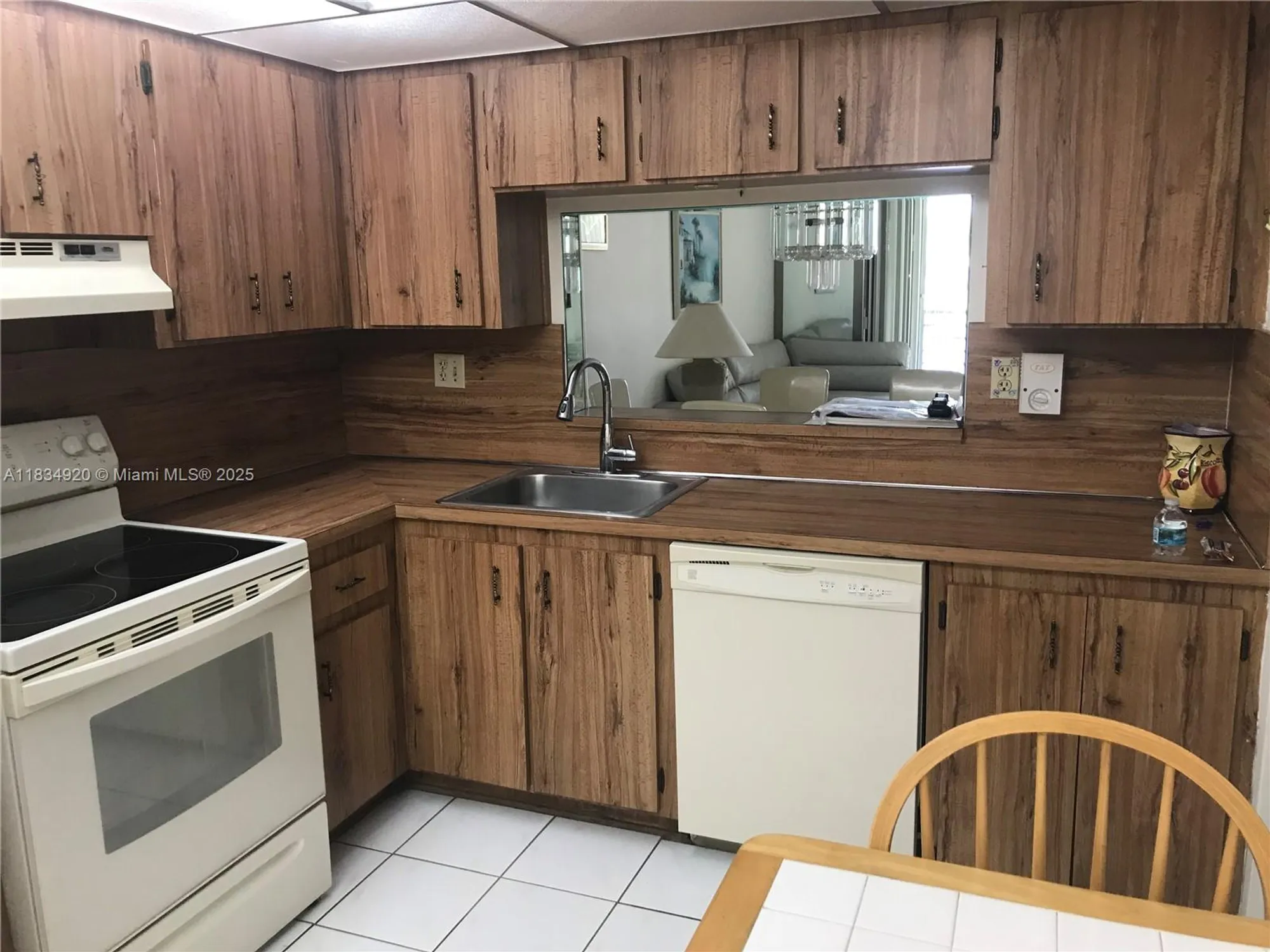 Property Slideshow image 15 of 36 | 1101 colony point cir 206, Pembroke Pines, FL, 33026