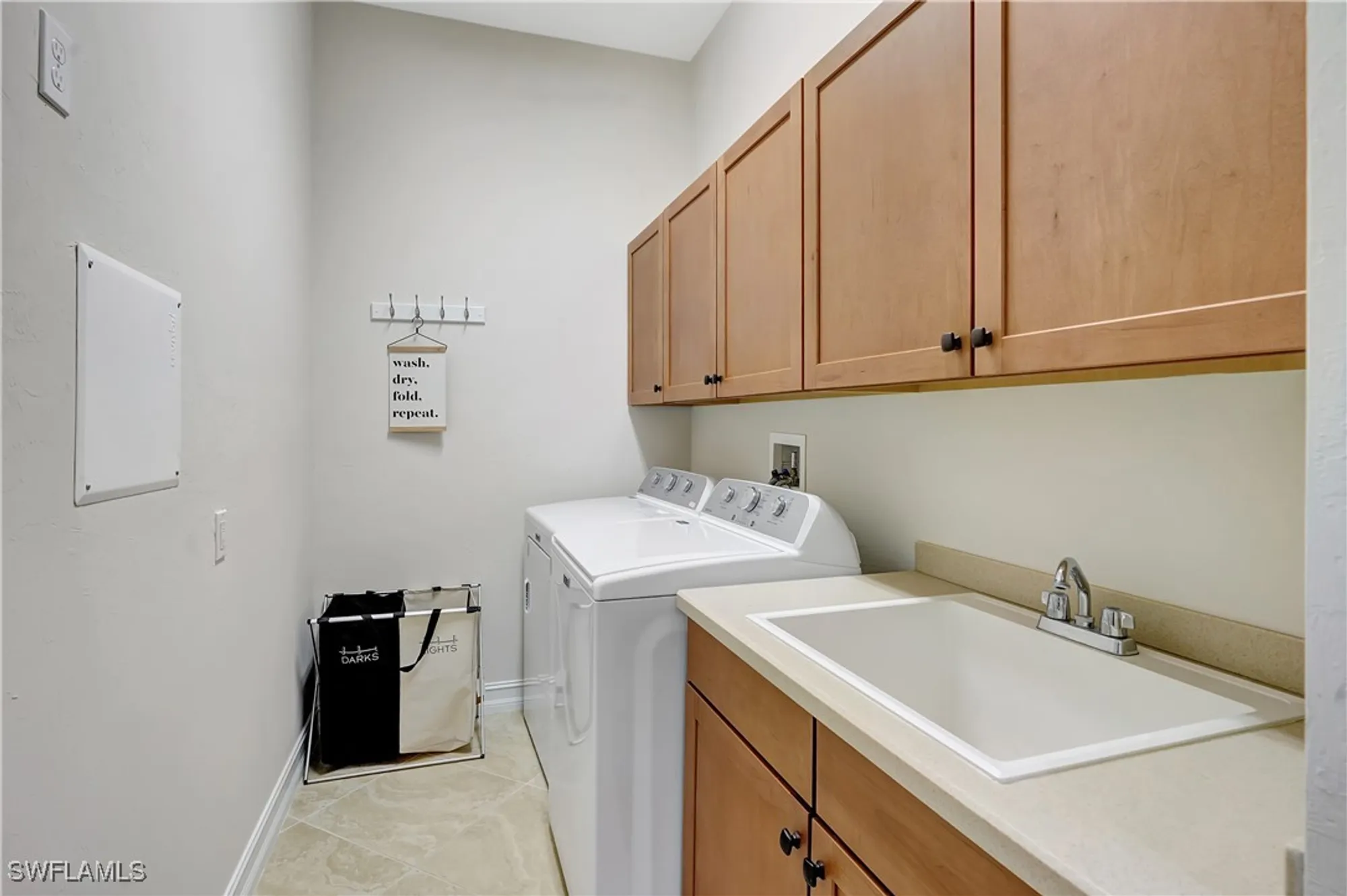 Property Slideshow image 10 of 50 | 3850 otter bend cir, Fort Myers, FL, 33905