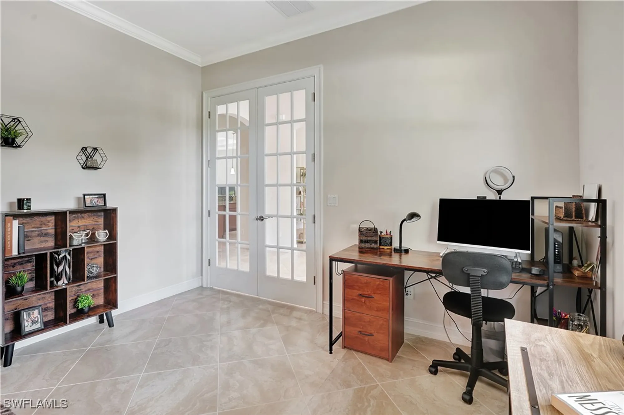 Property Slideshow image 5 of 50 | 3850 otter bend cir, Fort Myers, FL, 33905