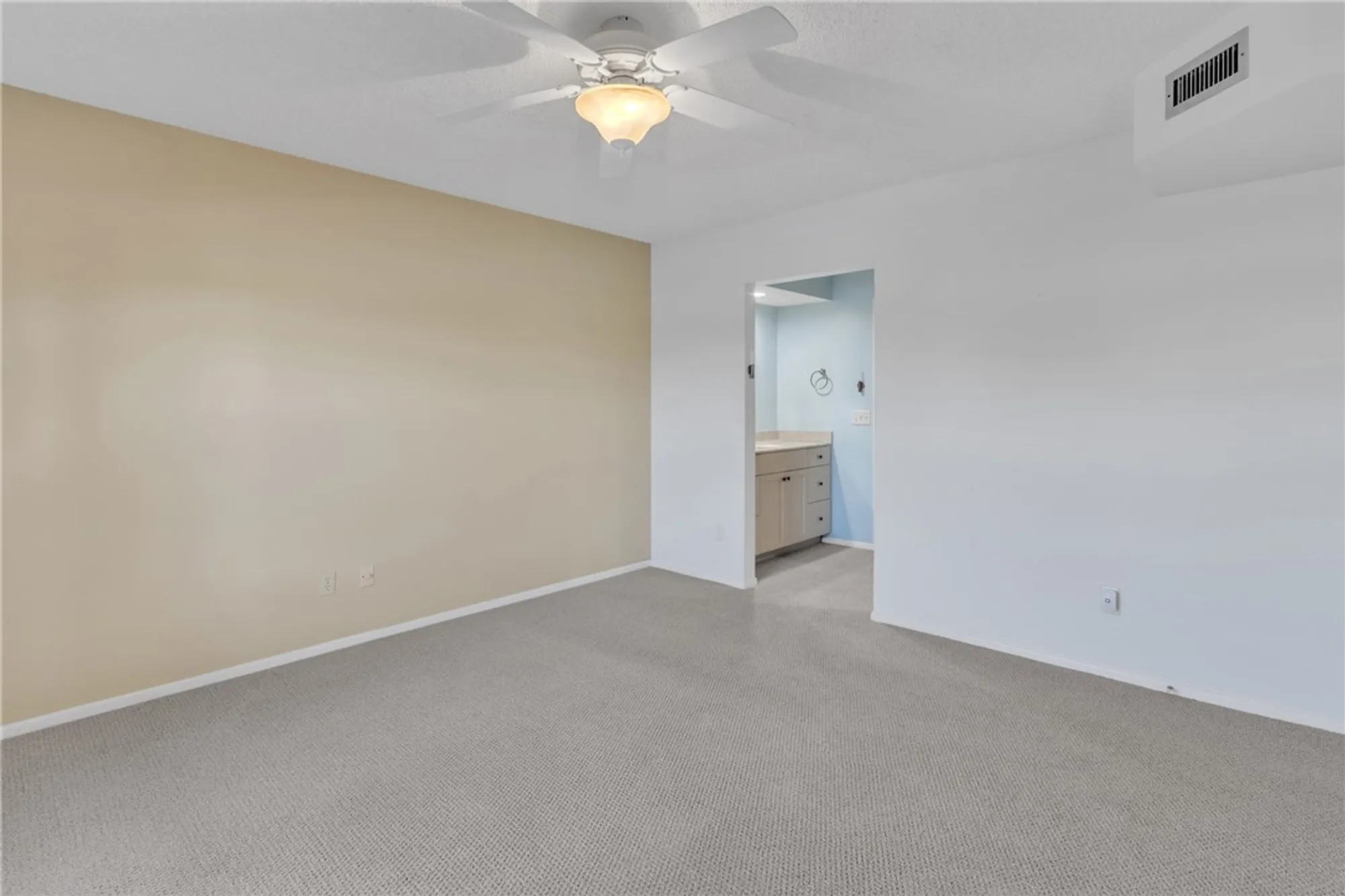 Property Slideshow image 15 of 36 | 3 plantation dr apt 103, Vero Beach, FL, 32966