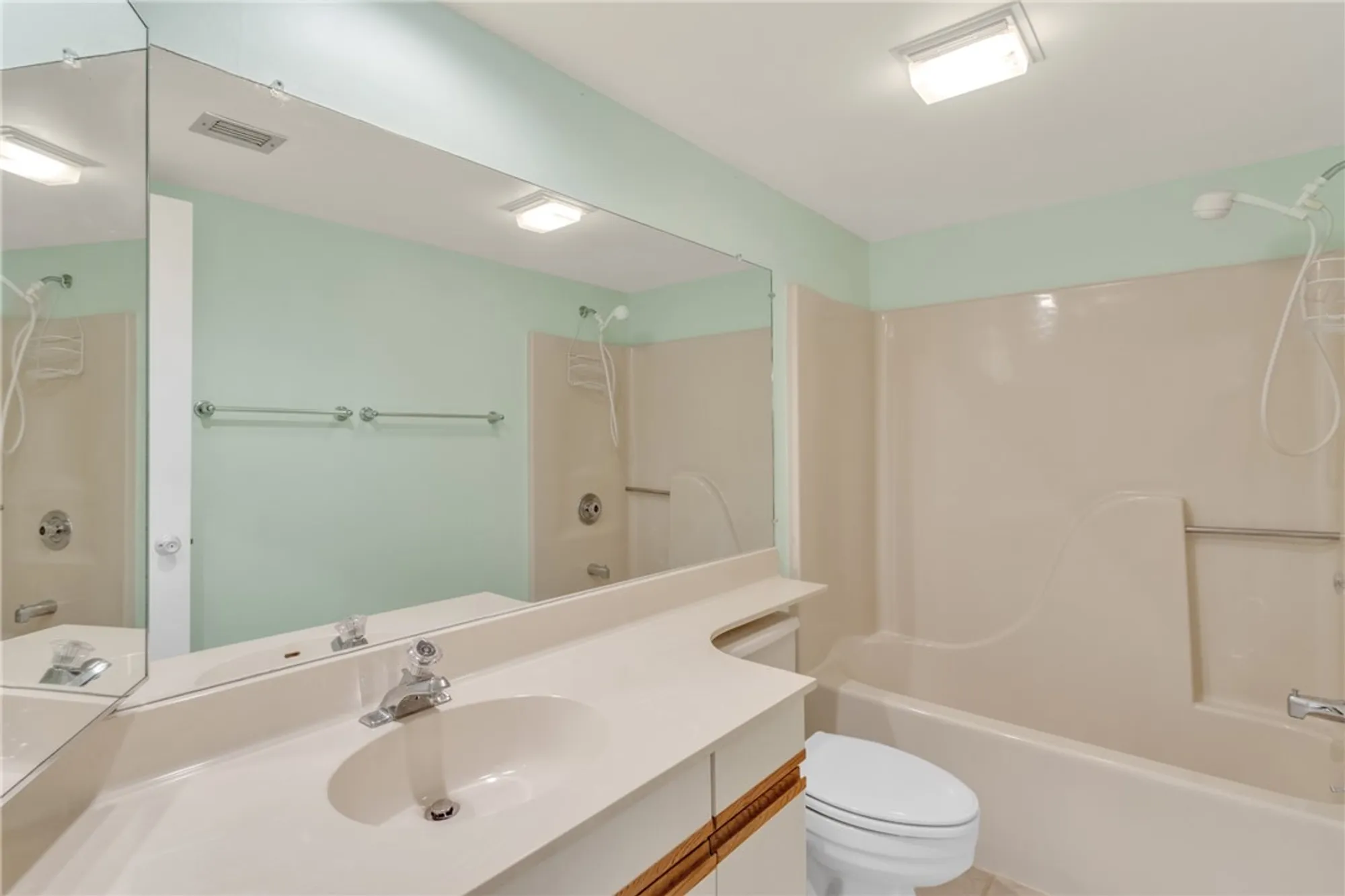 Property Slideshow image 26 of 36 | 3 plantation dr apt 103, Vero Beach, FL, 32966