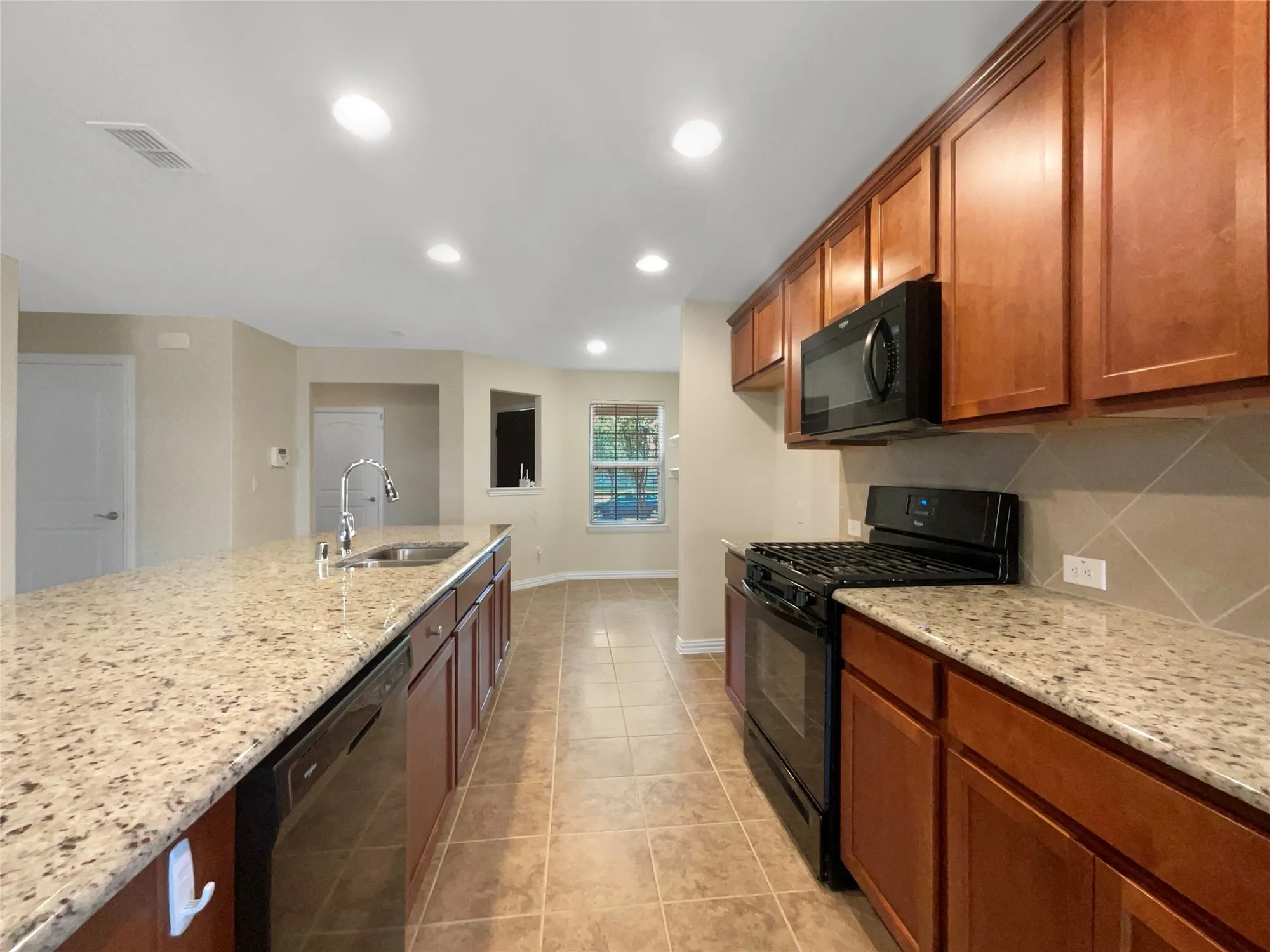 Property Slideshow image 5 of 23 | 1932 marsh point dr, Frisco, TX, 75036