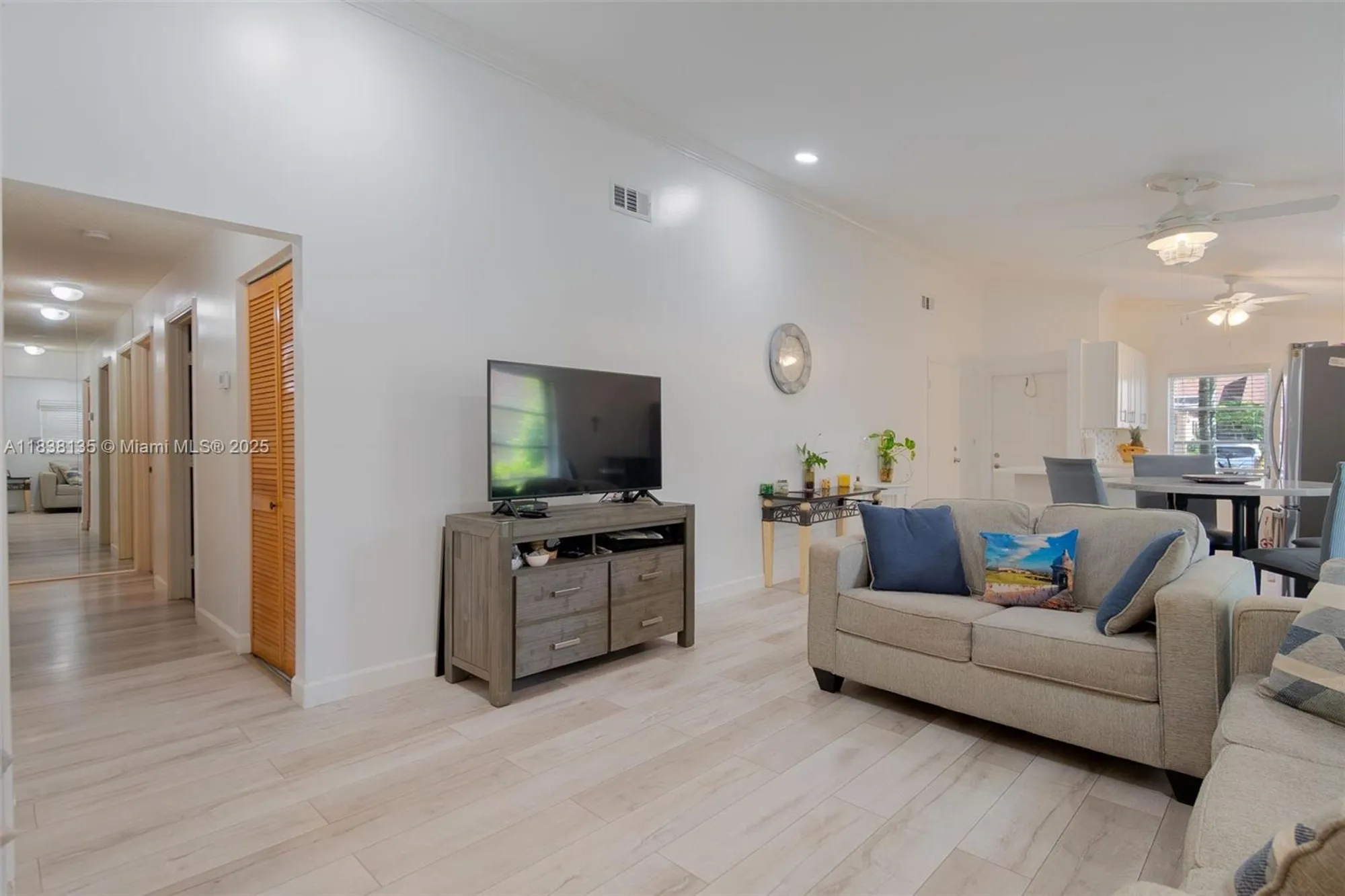 Property Slideshow image 11 of 24 | 8318 springtree rd, Boca Raton, FL, 33496