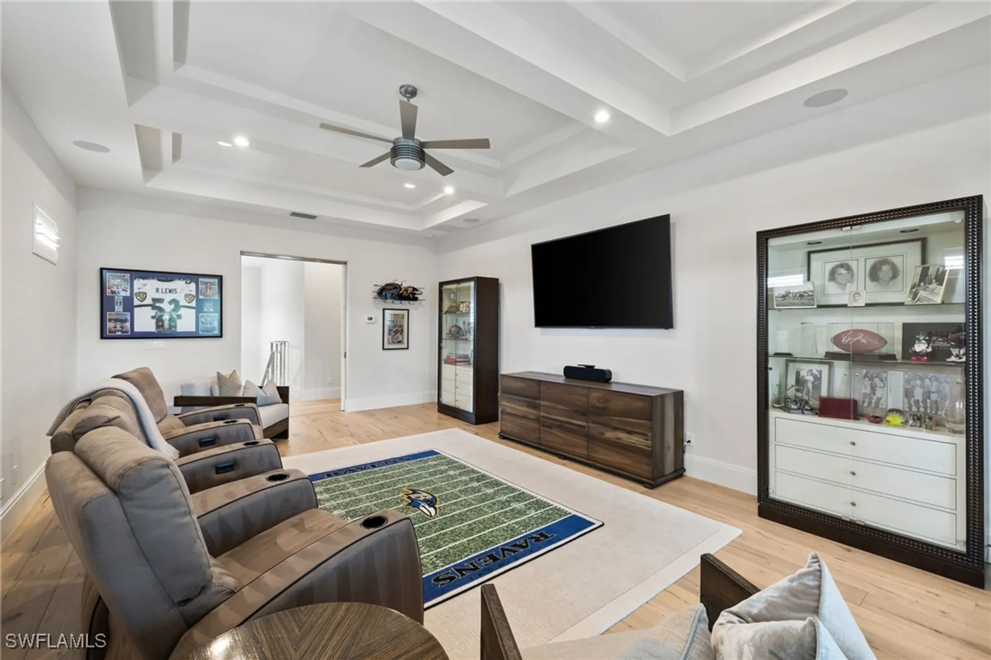 Property Slideshow image 24 of 39 | 745 riviera dr, Naples, FL, 34103