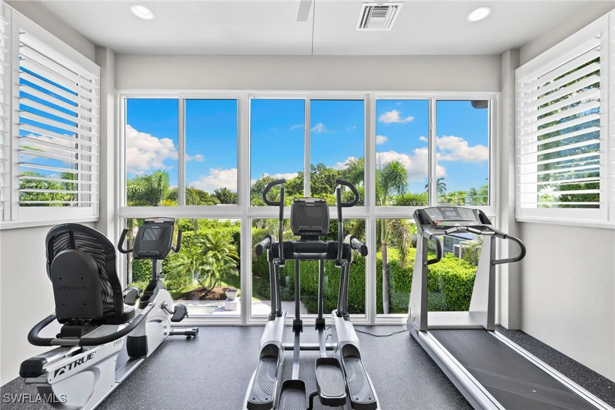 Property Slideshow image 25 of 39 | 745 riviera dr, Naples, FL, 34103