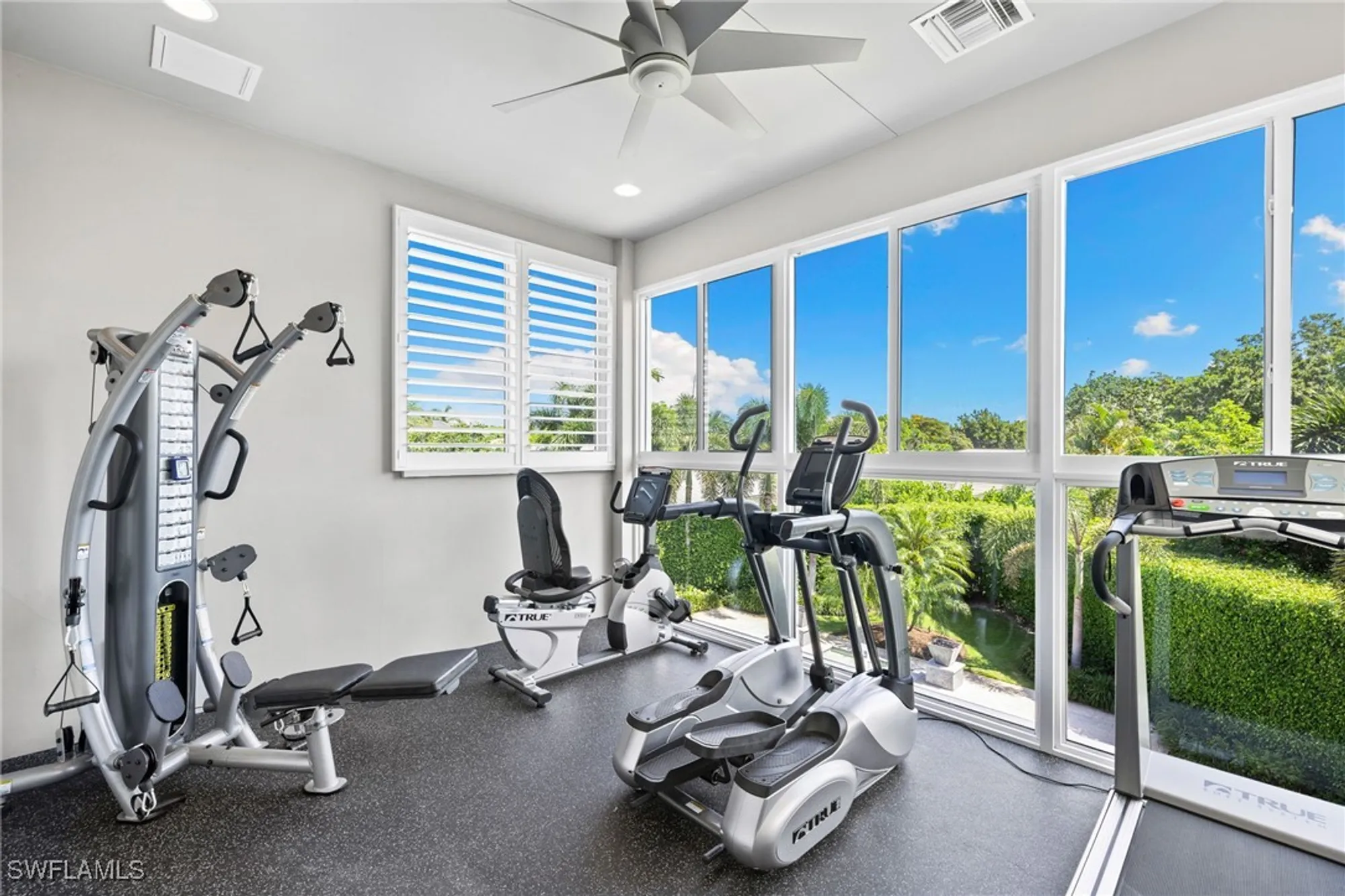 Property Slideshow image 26 of 39 | 745 riviera dr, Naples, FL, 34103