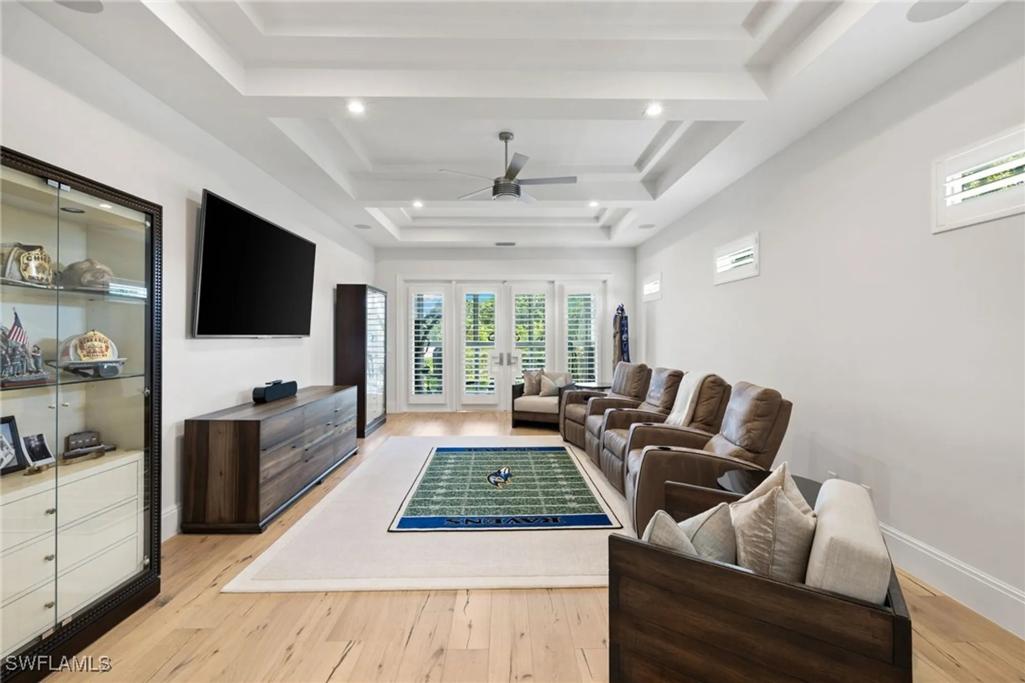 Property Slideshow image 23 of 39 | 745 riviera dr, Naples, FL, 34103