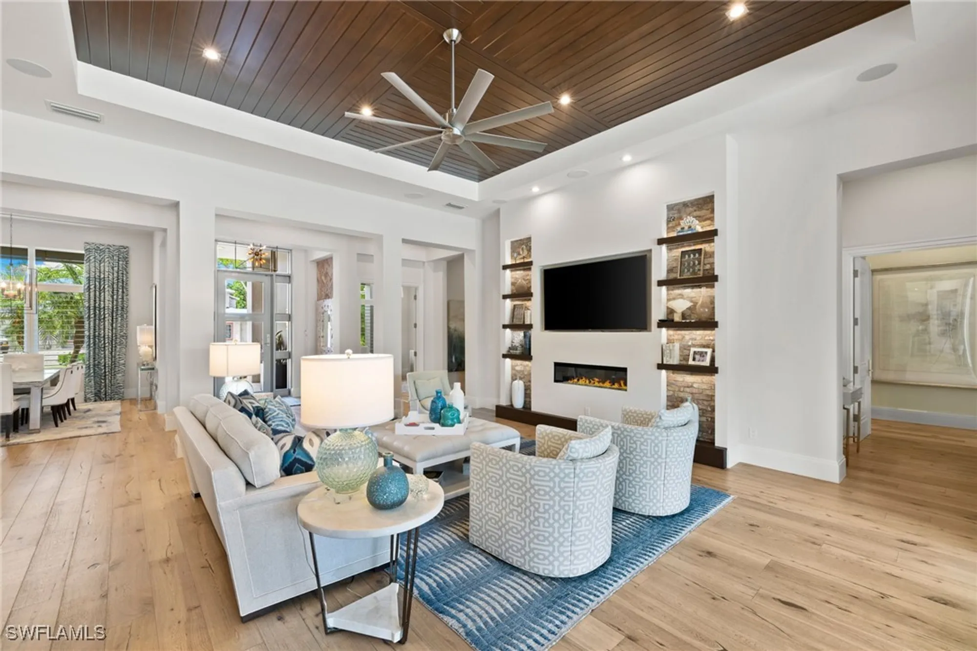 Property Slideshow image 7 of 39 | 745 riviera dr, Naples, FL, 34103