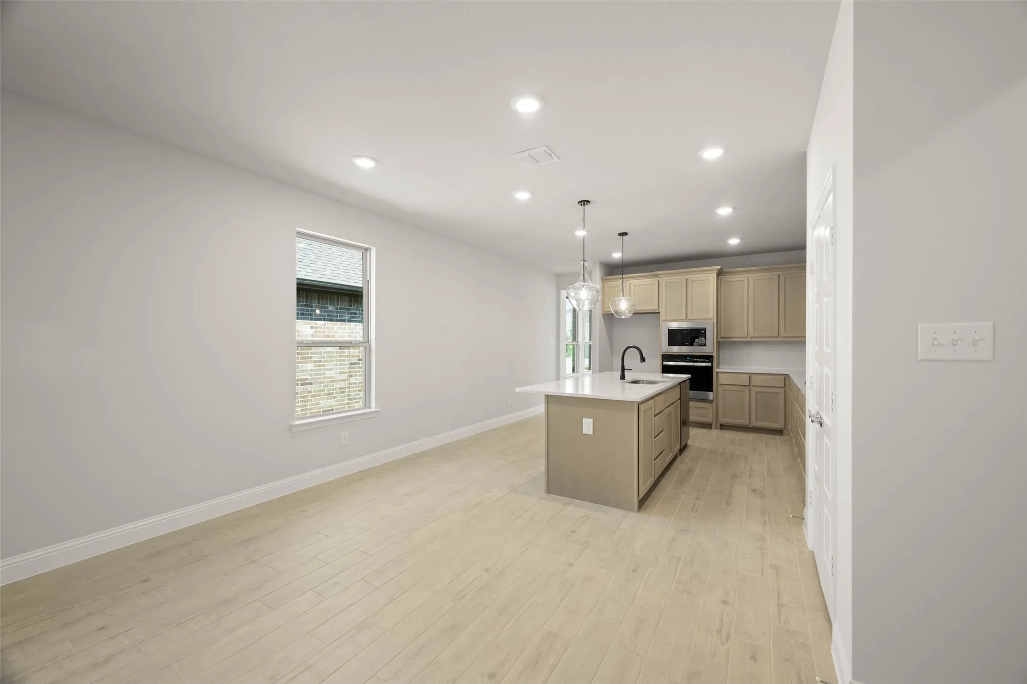 Property Slideshow image 15 of 40 | 2841 livestock dr, Midlothian, TX, 76065