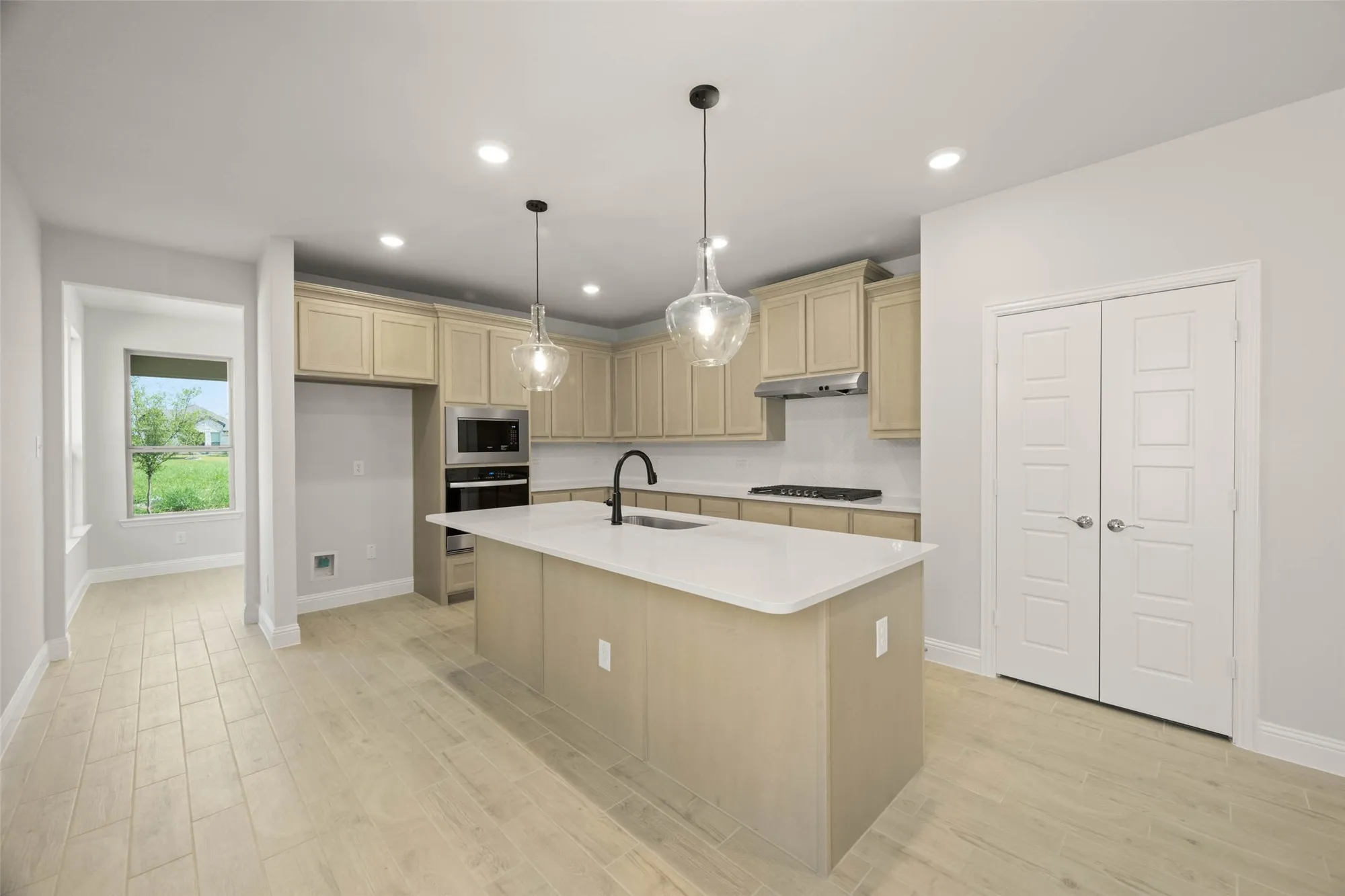 Property Slideshow image 17 of 40 | 2841 livestock dr, Midlothian, TX, 76065