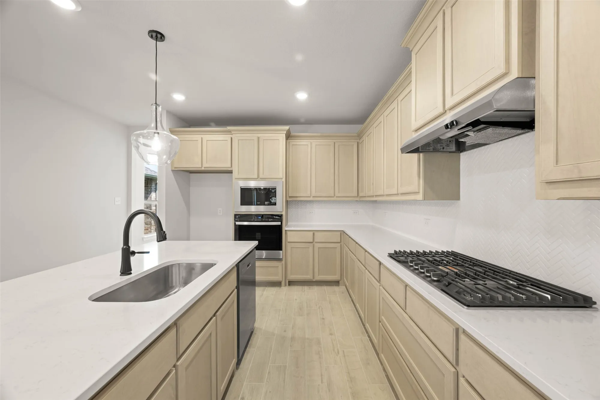 Property Slideshow image 18 of 40 | 2841 livestock dr, Midlothian, TX, 76065