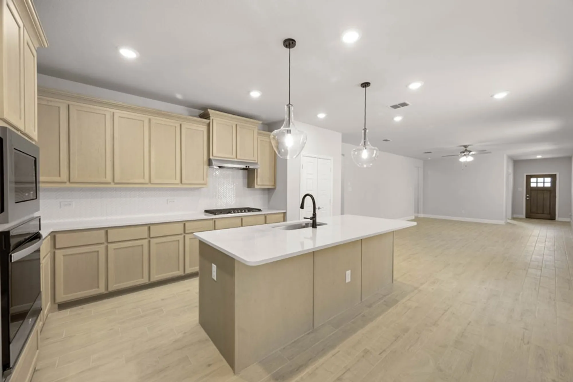 Property Slideshow image 19 of 40 | 2841 livestock dr, Midlothian, TX, 76065