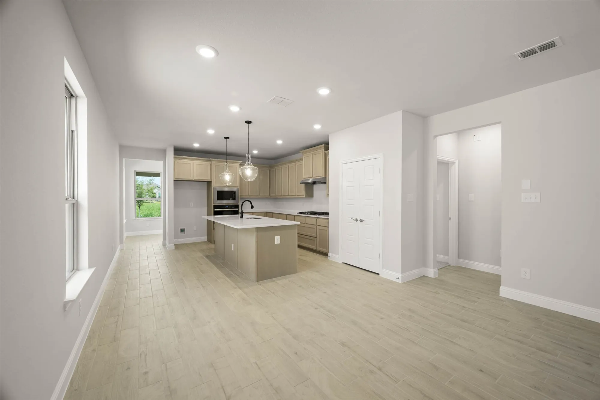 Property Slideshow image 13 of 40 | 2841 livestock dr, Midlothian, TX, 76065