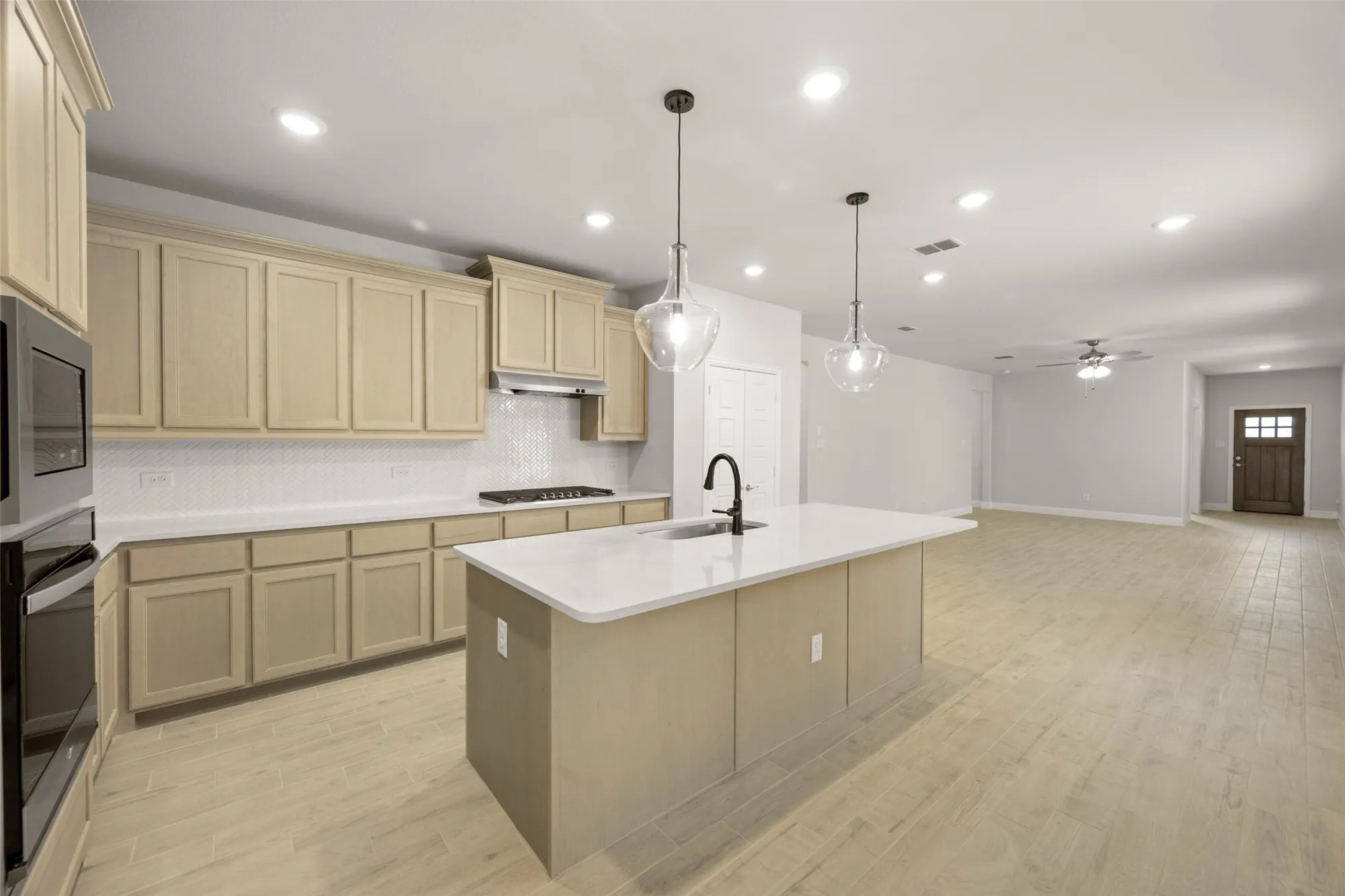 Property Slideshow image 24 of 40 | 2841 livestock dr, Midlothian, TX, 76065