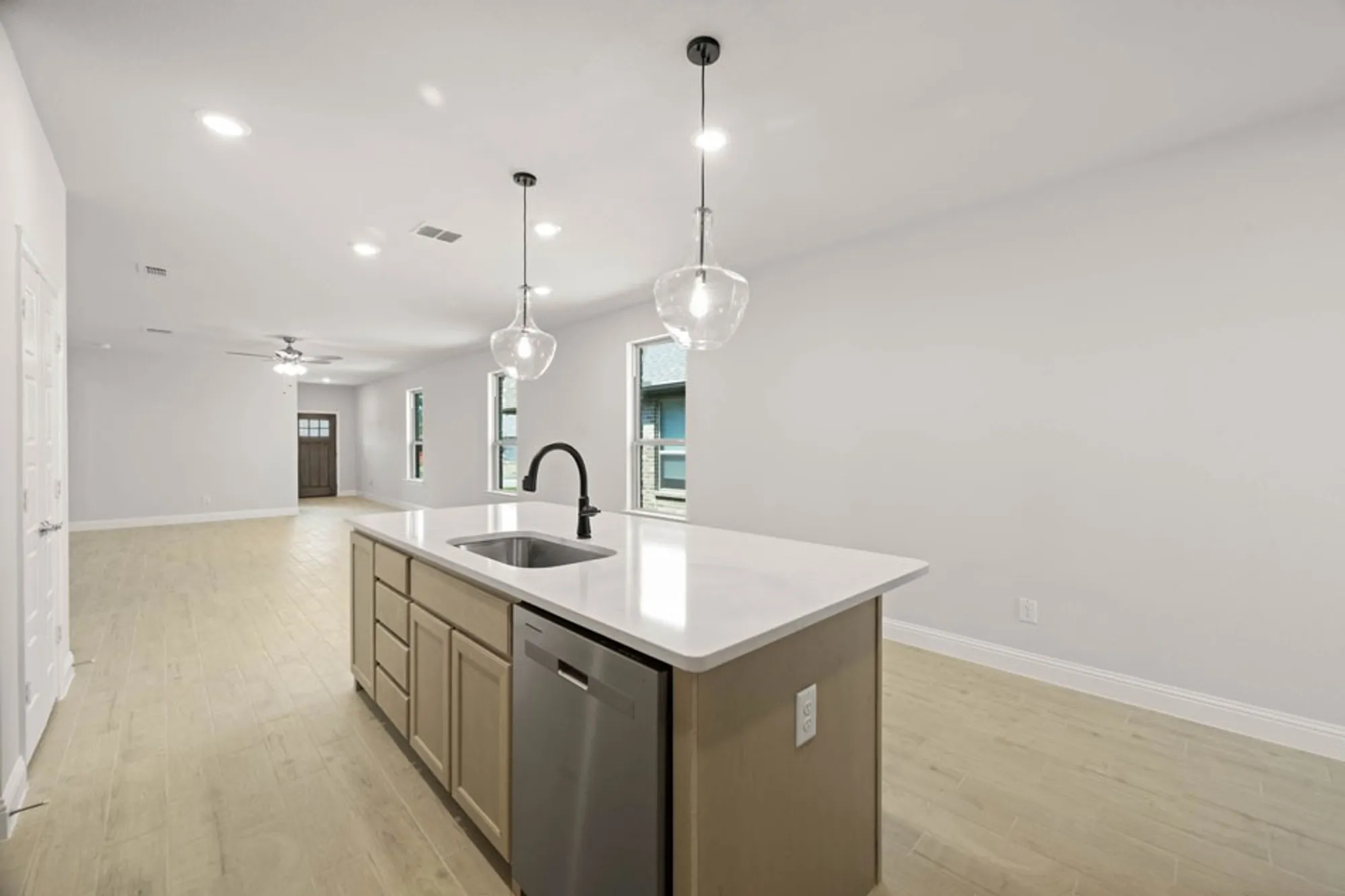 Property Slideshow image 22 of 40 | 2841 livestock dr, Midlothian, TX, 76065