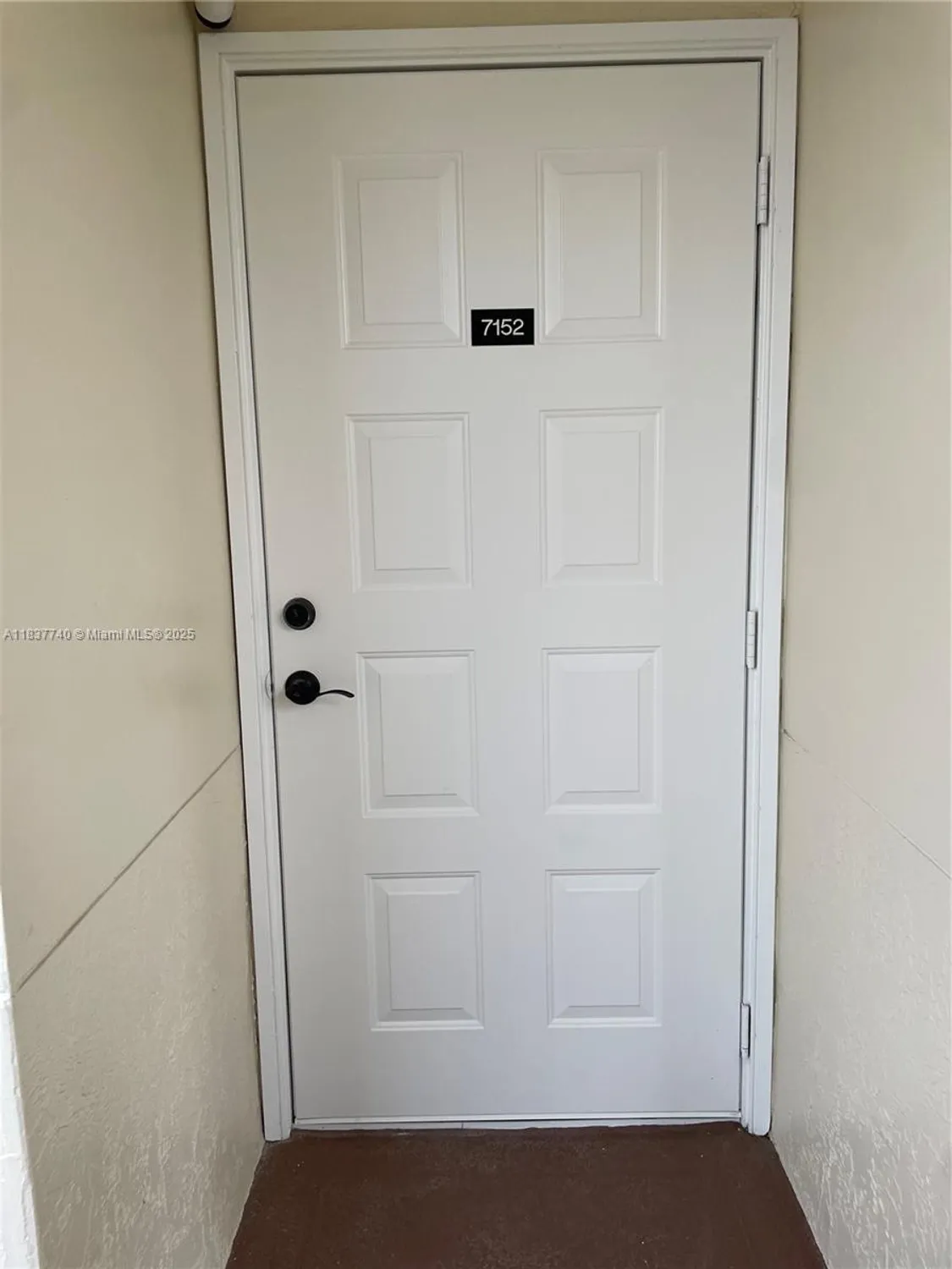 Property Slideshow image 1 of 12 | 7152 s devon dr 304, Tamarac, FL, 33321