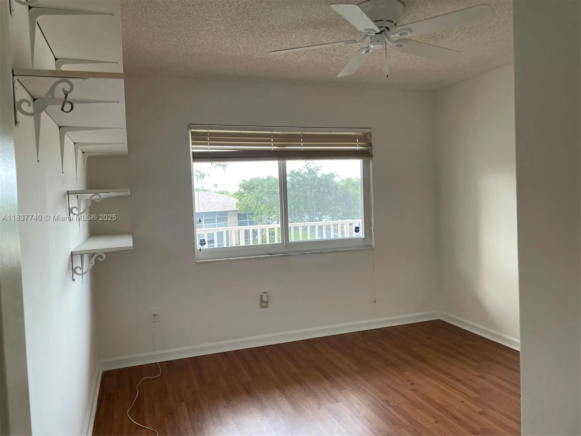 Property Slideshow image 10 of 12 | 7152 s devon dr 304, Tamarac, FL, 33321