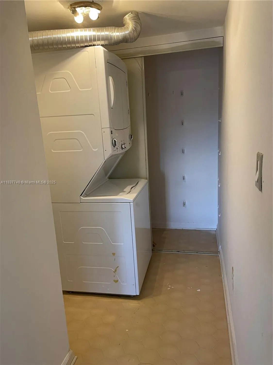 Property Slideshow image 12 of 12 | 7152 s devon dr 304, Tamarac, FL, 33321