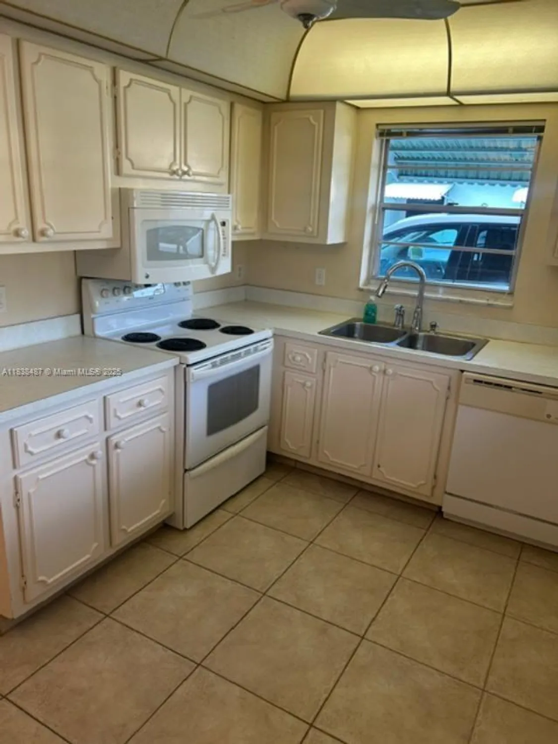 Property Slideshow image 4 of 21 | 635 hummingbird ln, Delray Beach, FL, 33445