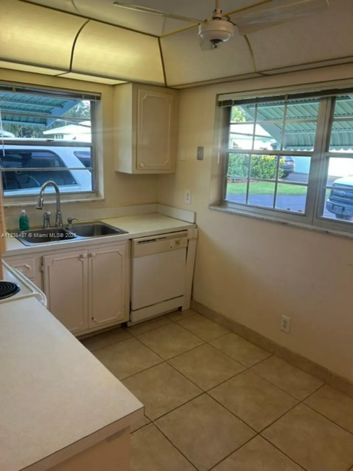 Property Slideshow image 5 of 21 | 635 hummingbird ln, Delray Beach, FL, 33445