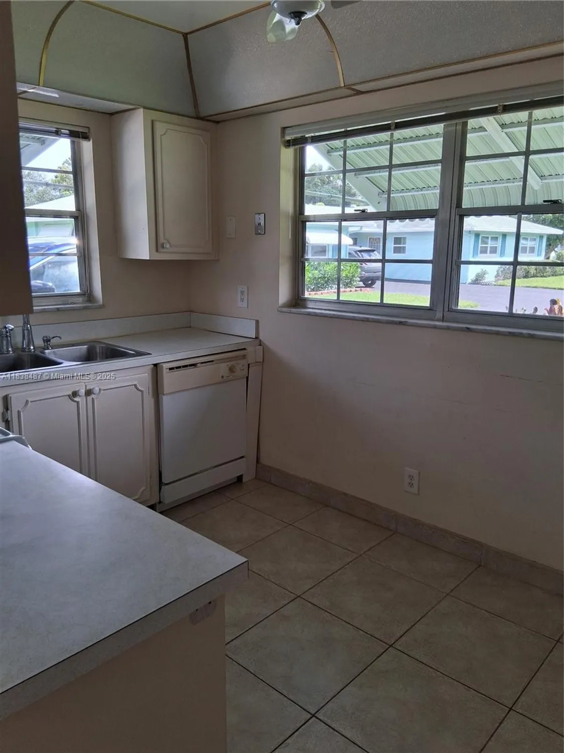 Property Slideshow image 6 of 21 | 635 hummingbird ln, Delray Beach, FL, 33445