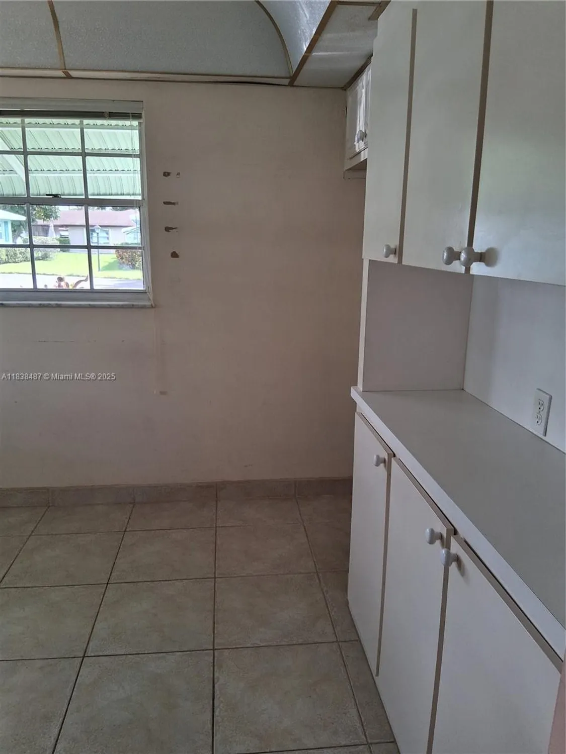 Property Slideshow image 7 of 21 | 635 hummingbird ln, Delray Beach, FL, 33445