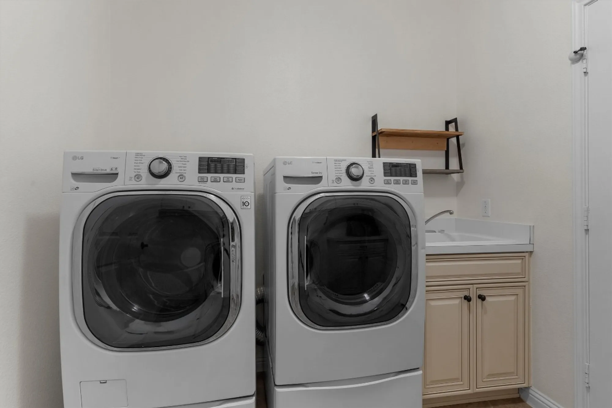 Property Slideshow image 30 of 37 | 205 mckittrick ridge rd, Georgetown, TX, 78633