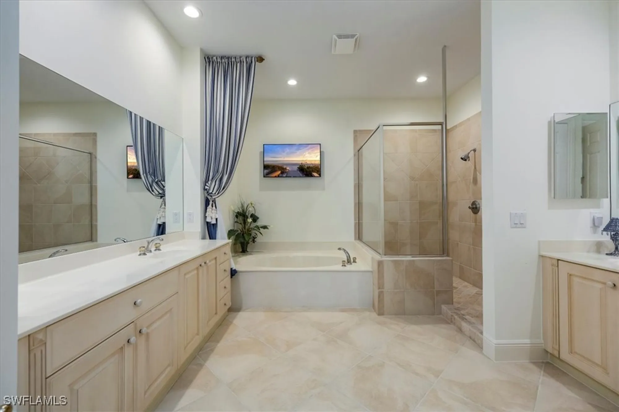 Property Slideshow image 14 of 32 | 9067 cherry oaks trl 202, Naples, FL, 34114
