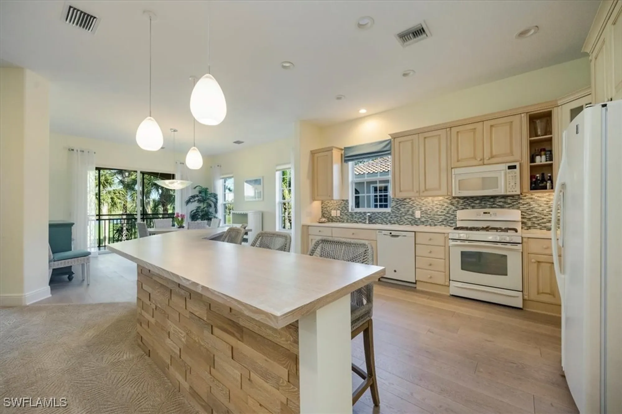 Property Slideshow image 10 of 32 | 9067 cherry oaks trl 202, Naples, FL, 34114