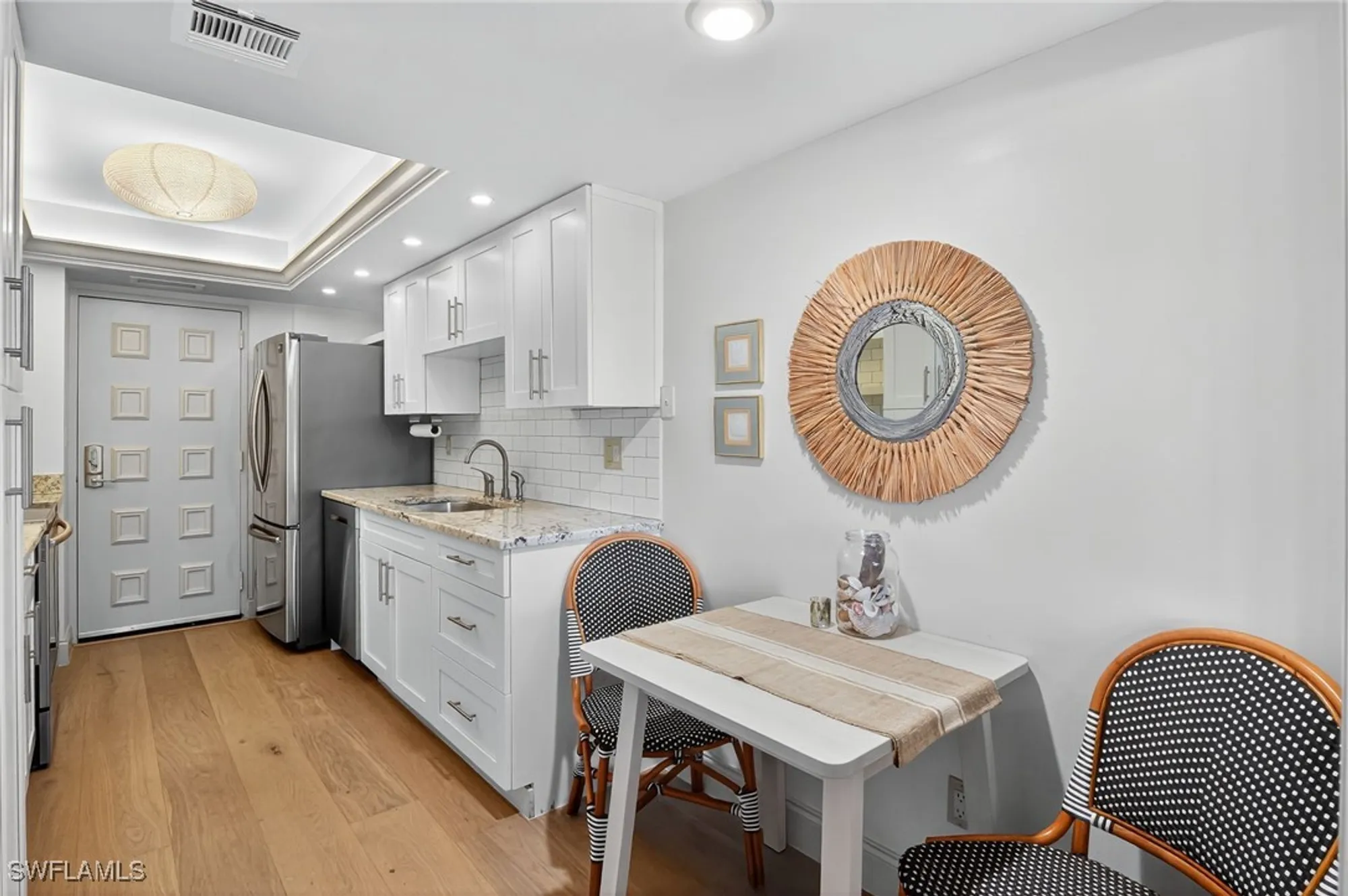 Property Slideshow image 11 of 42 | 2400 gulf shore blvd 603, Naples, FL, 34103