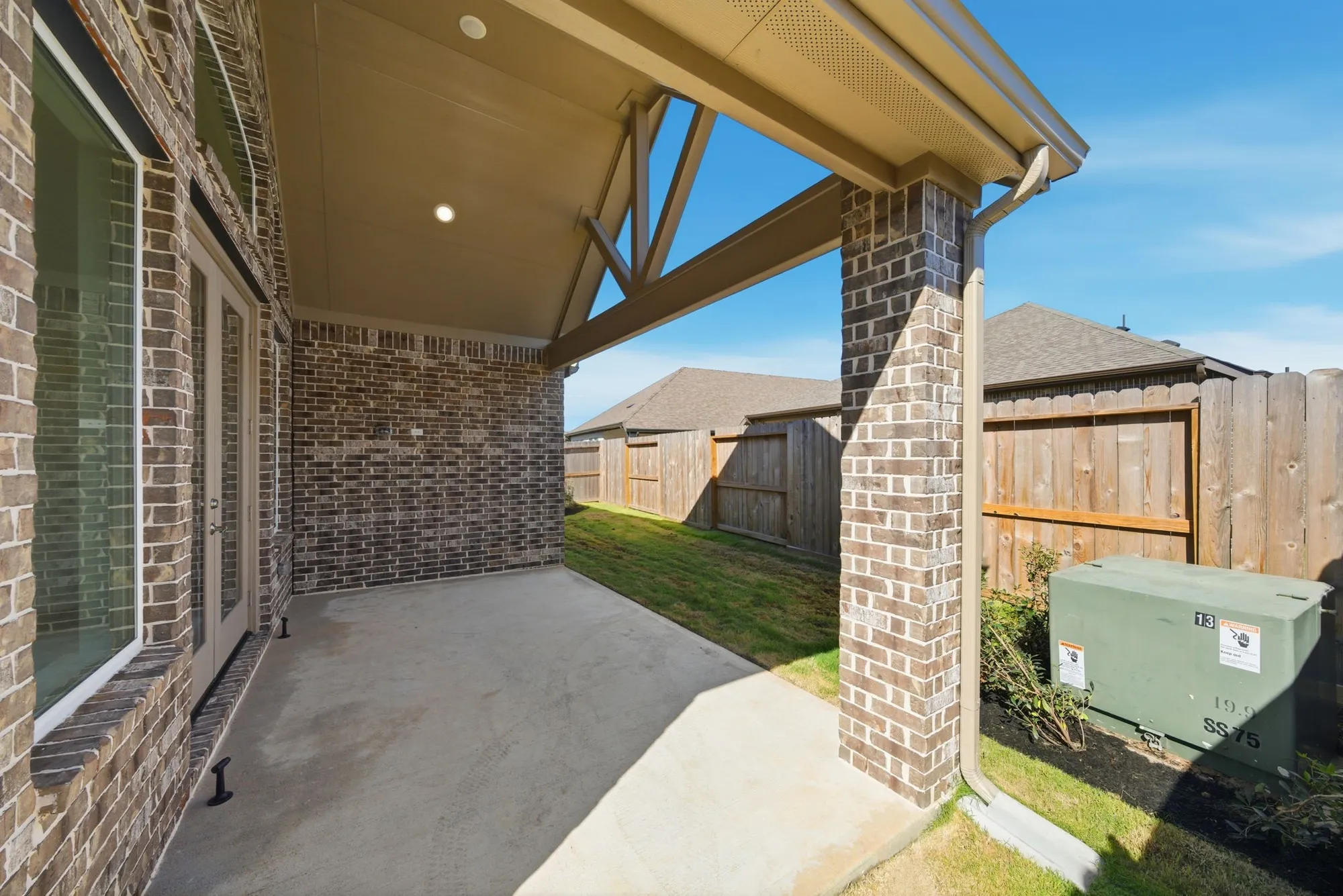 Property Slideshow image 37 of 42 | 18806 sweetwater springs dr, Cypress, TX, 77433