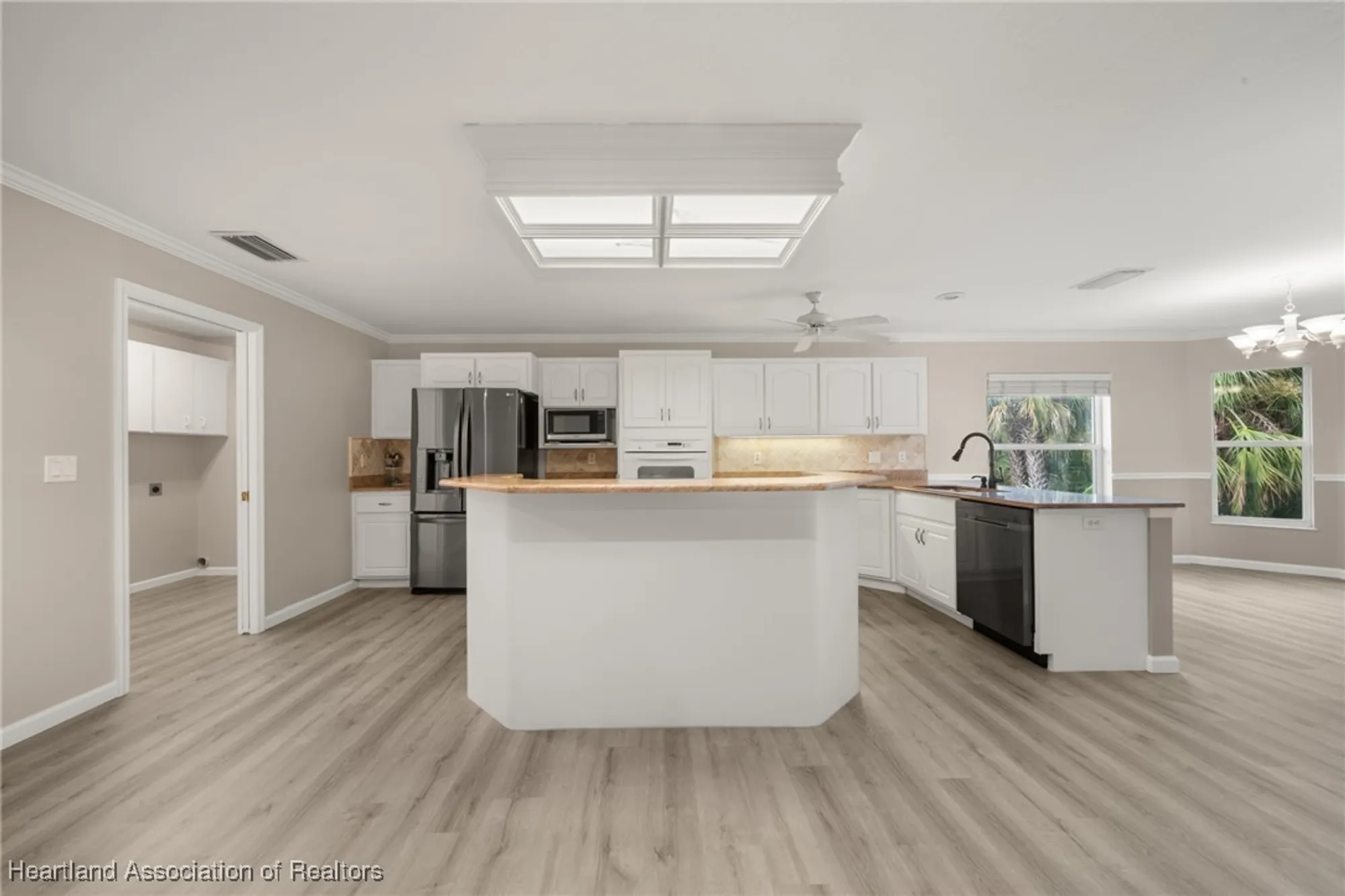 Property Slideshow image 14 of 49 | 3003 oakhill dr, Avon Park, FL, 33825