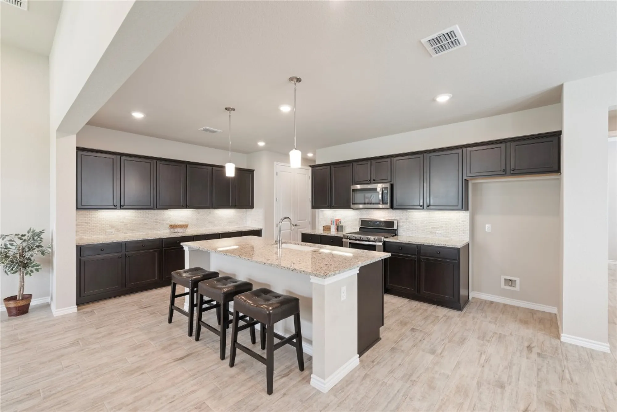 Property Slideshow image 3 of 36 | 121 bolivar way # 101, San Marcos, TX, 78666