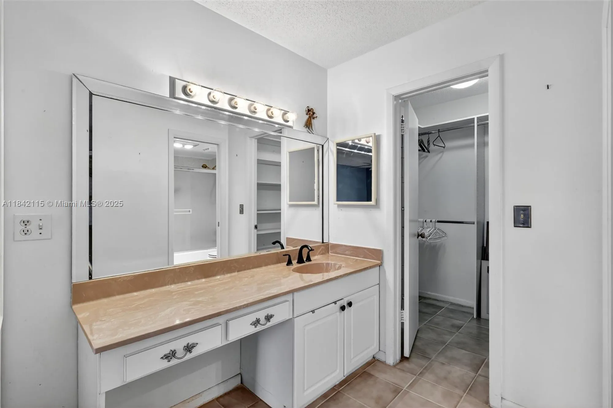 Property Slideshow image 12 of 38 | 13950 via flora d, Delray Beach, FL, 33484