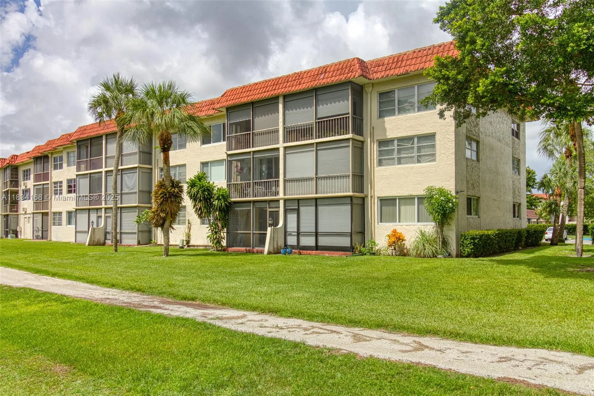 Property Slideshow image 12 of 39 | 400 s hollybrook dr apt 109, Pembroke Pines, FL, 33025