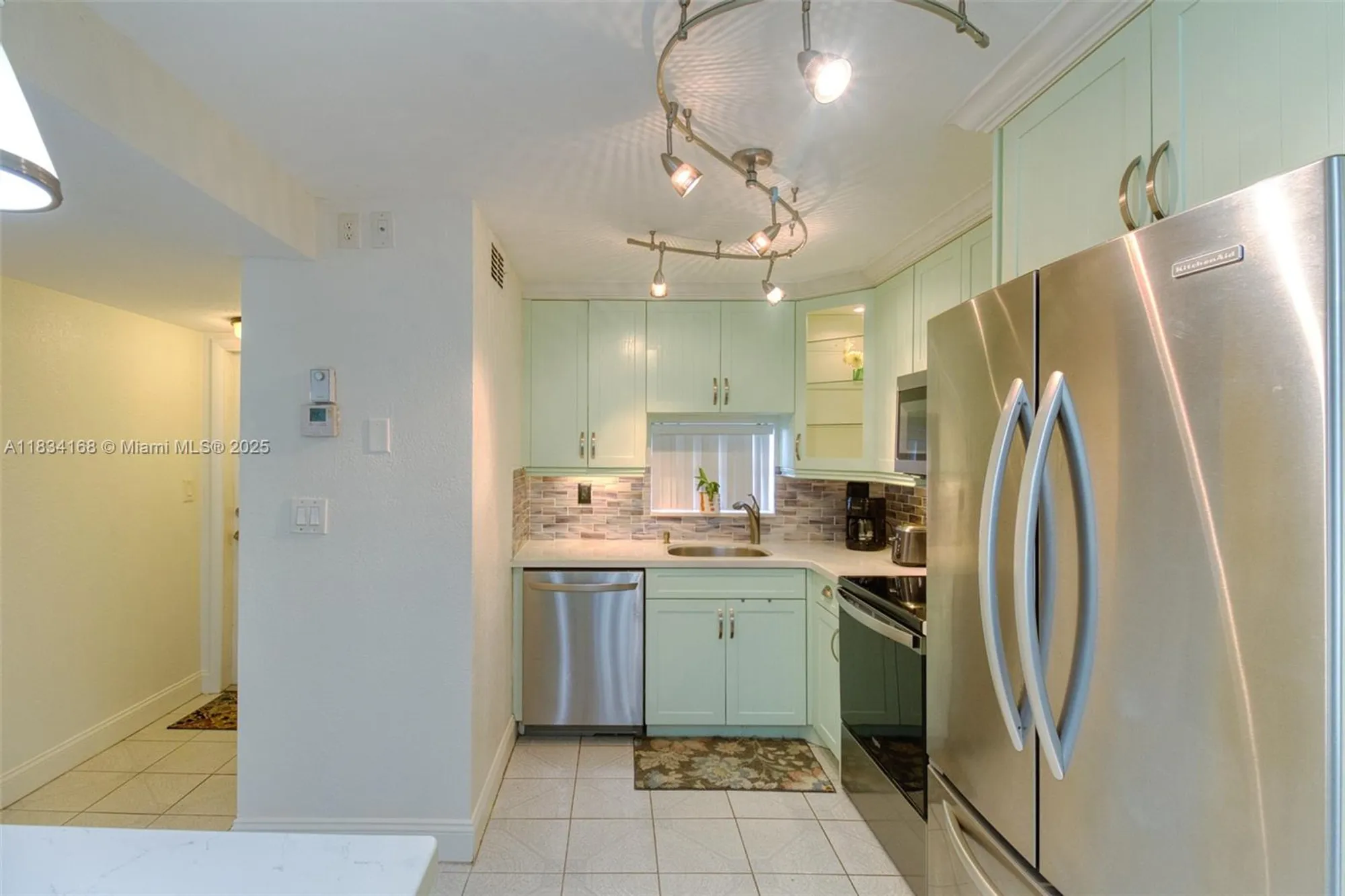 Property Slideshow image 4 of 39 | 400 s hollybrook dr apt 109, Pembroke Pines, FL, 33025