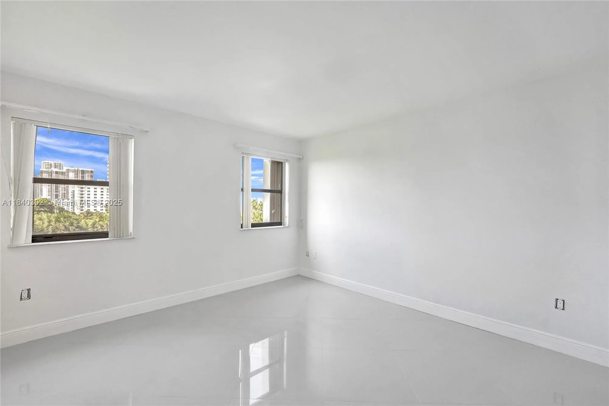Property Slideshow image 14 of 68 | 1201 s ocean dr 402s, Hollywood, FL, 33019