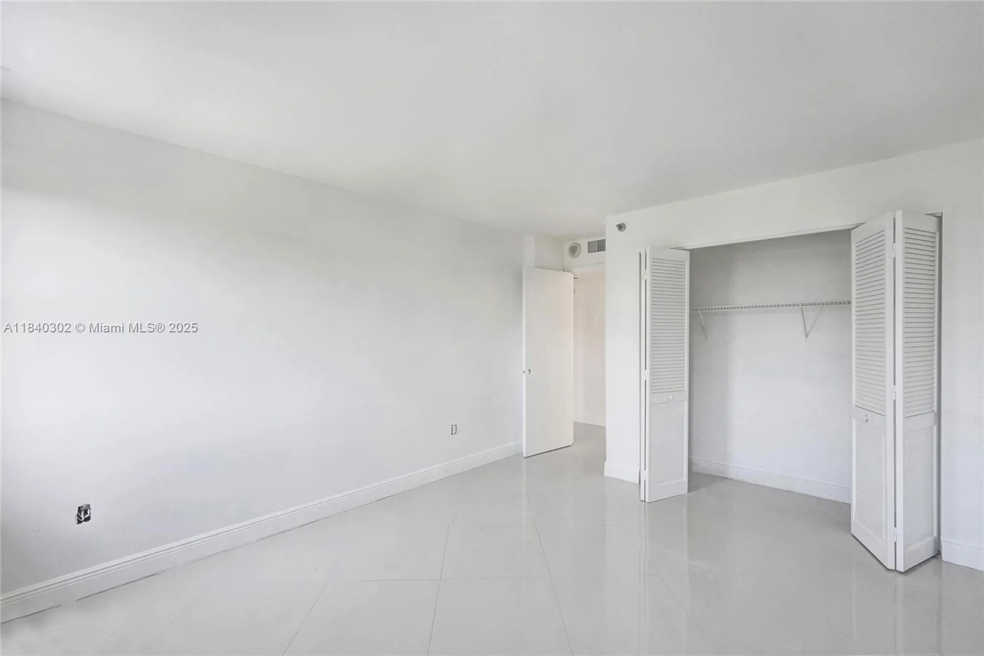 Property Slideshow image 18 of 68 | 1201 s ocean dr 402s, Hollywood, FL, 33019