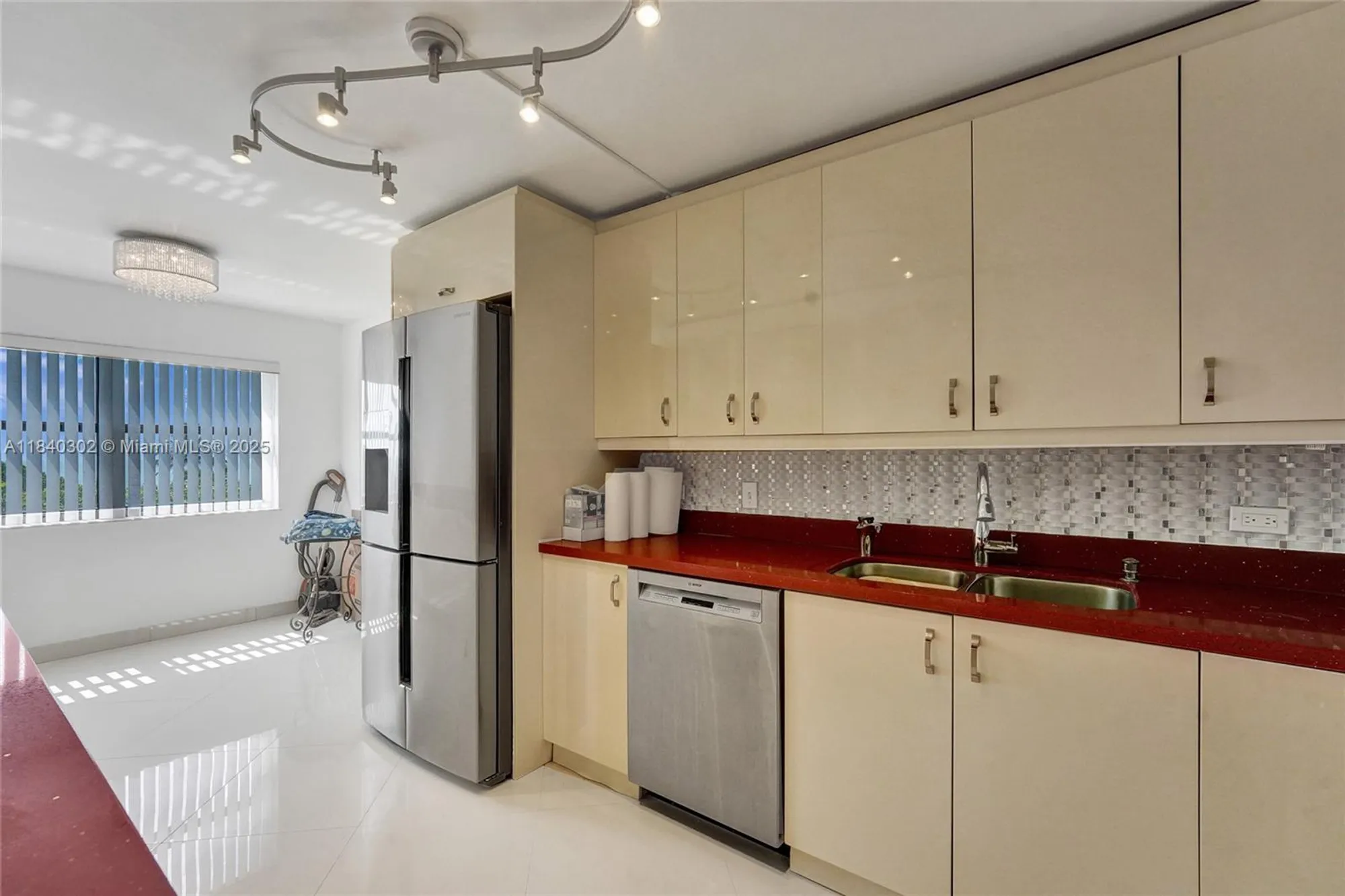 Property Slideshow image 10 of 68 | 1201 s ocean dr 402s, Hollywood, FL, 33019