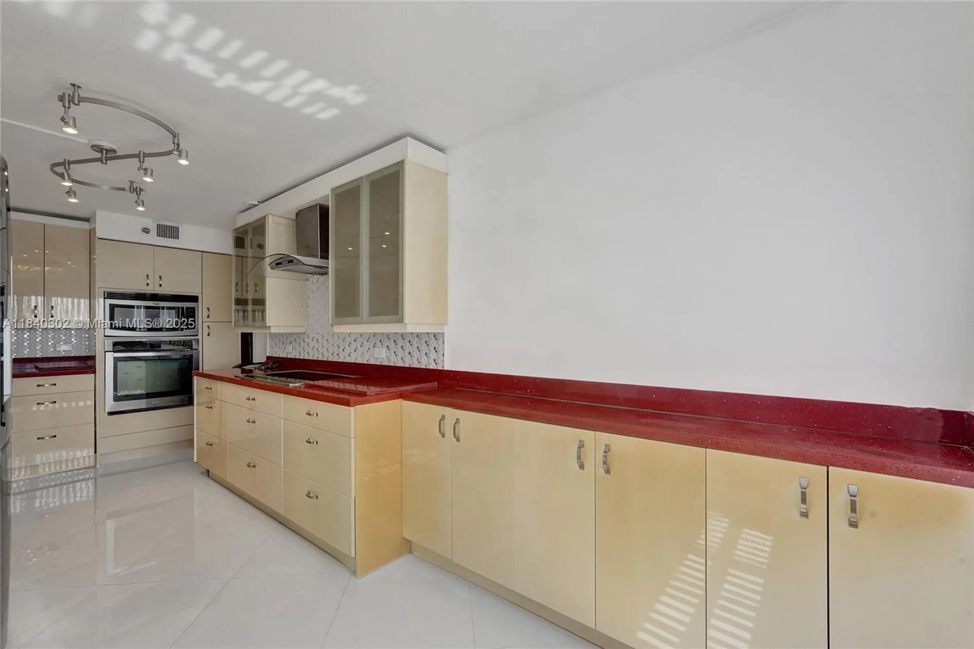 Property Slideshow image 11 of 68 | 1201 s ocean dr 402s, Hollywood, FL, 33019