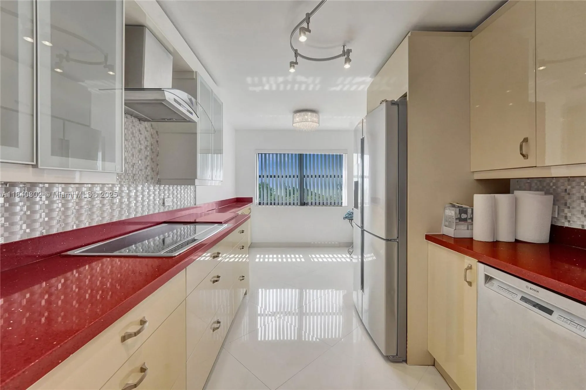 Property Slideshow image 12 of 68 | 1201 s ocean dr 402s, Hollywood, FL, 33019